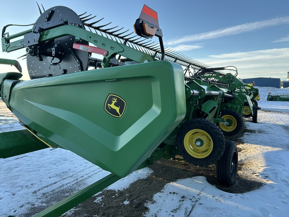 Used 2022 John Deere HD45R Combine Platforms at Horizon Ag & Turf in Wetaskiwin, AB - Photo2