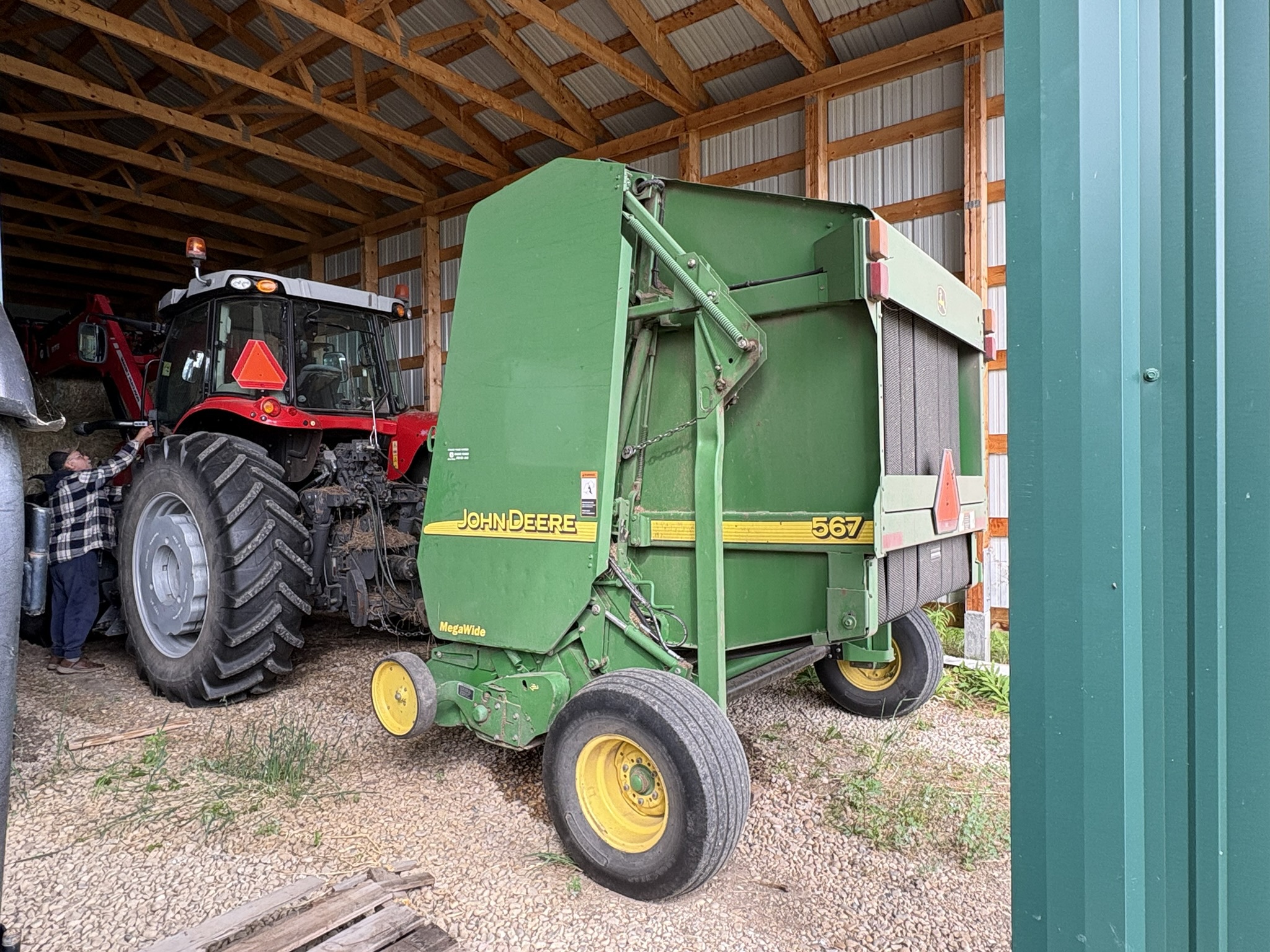2005 John Deere 567 Image 3