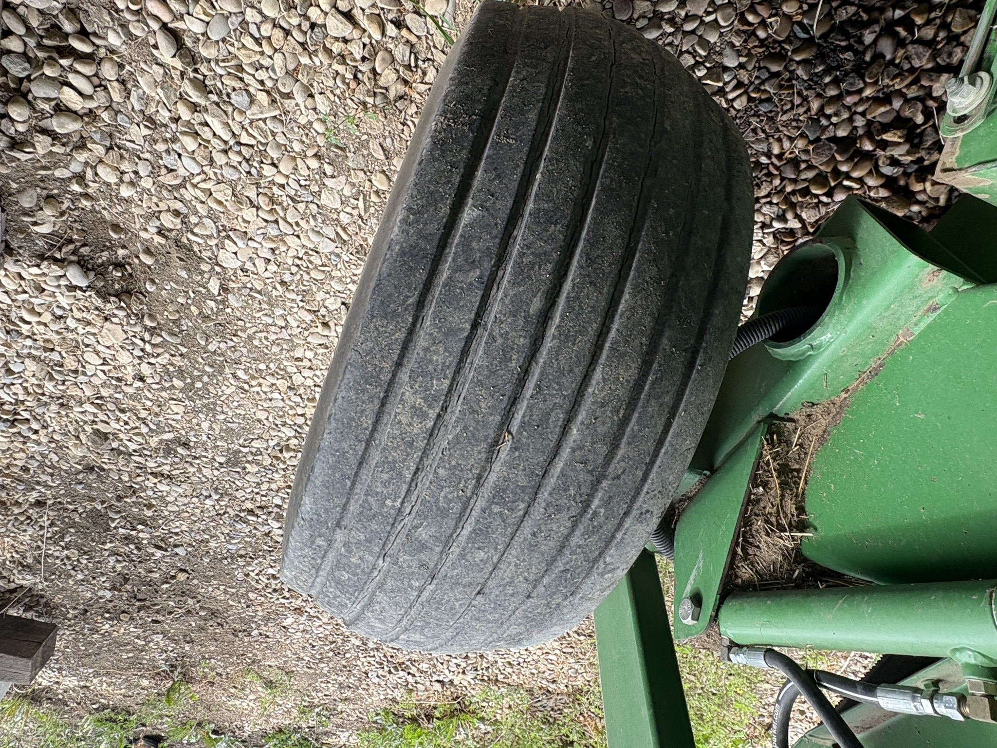 2005 John Deere 567 Image 6