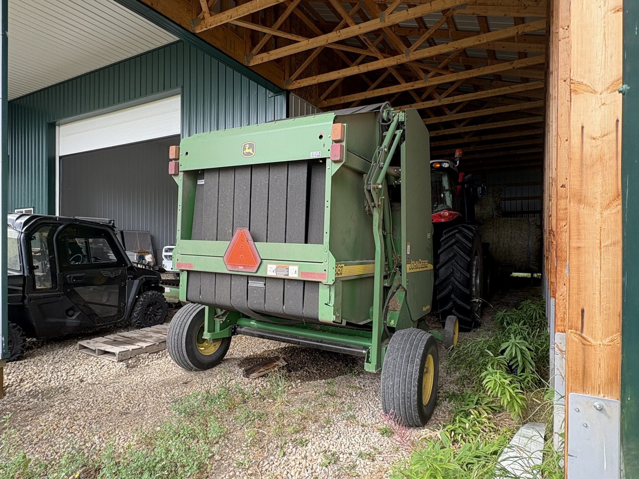 2005 John Deere 567 Image 4