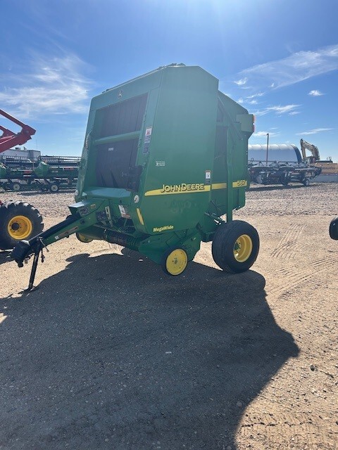 2005 John Deere 567 Image 2