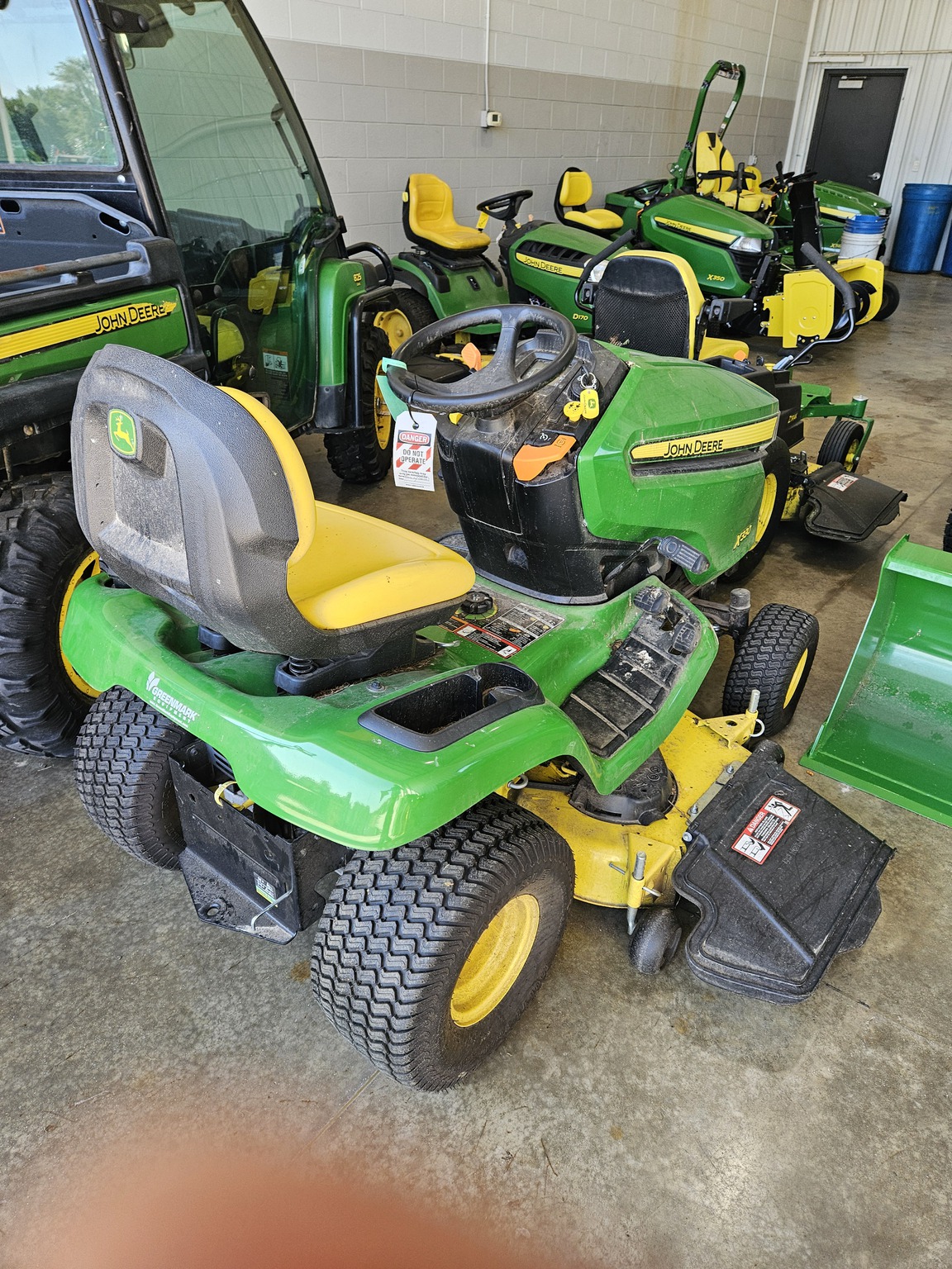 2020 John Deere X330 Image 3