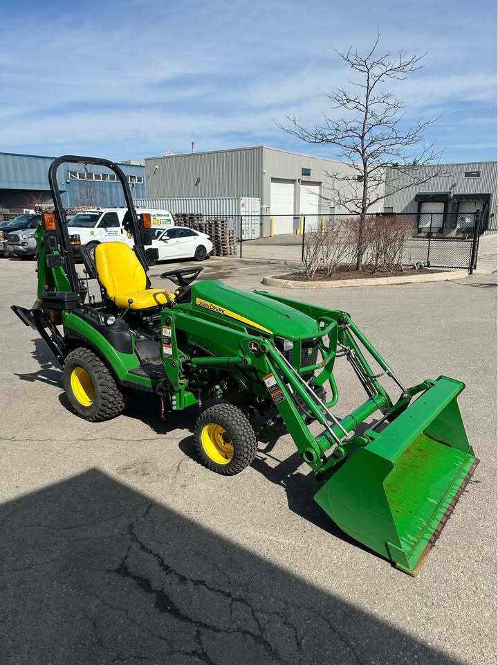 2015 John Deere 1025R Image 3