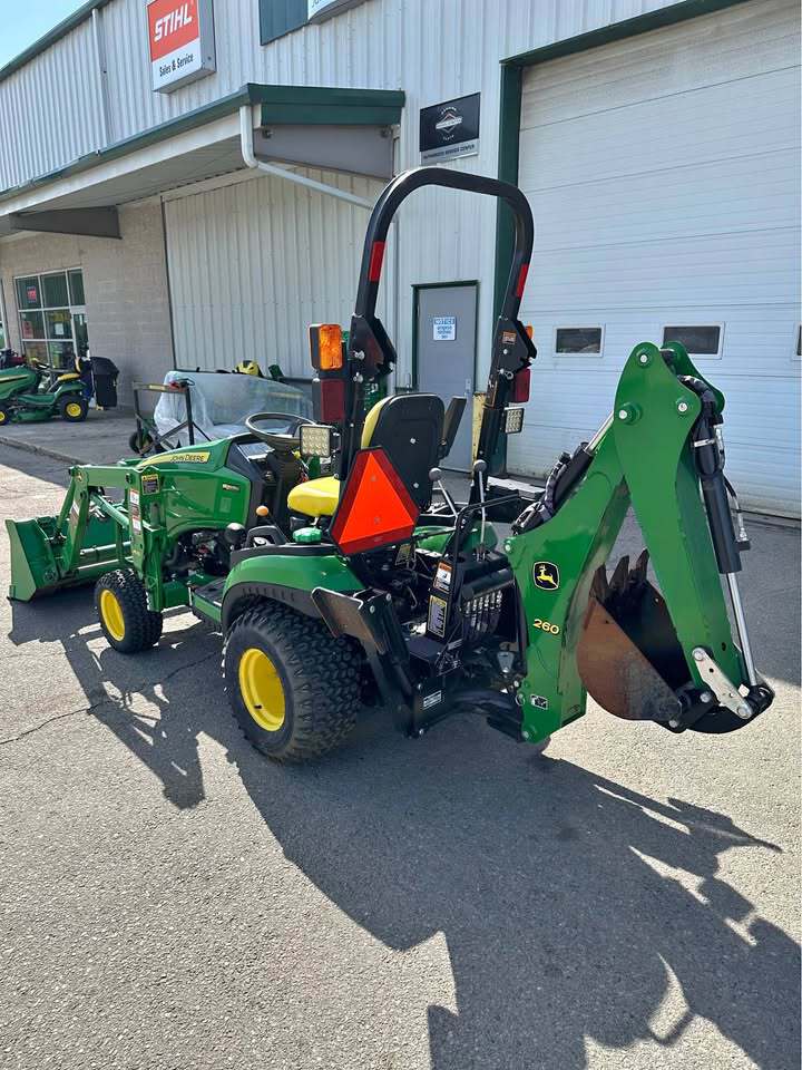 2015 John Deere 1025R Image 1