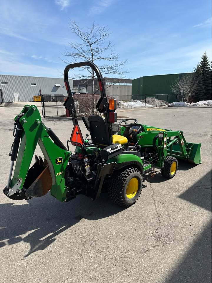 2015 John Deere 1025R Image 2