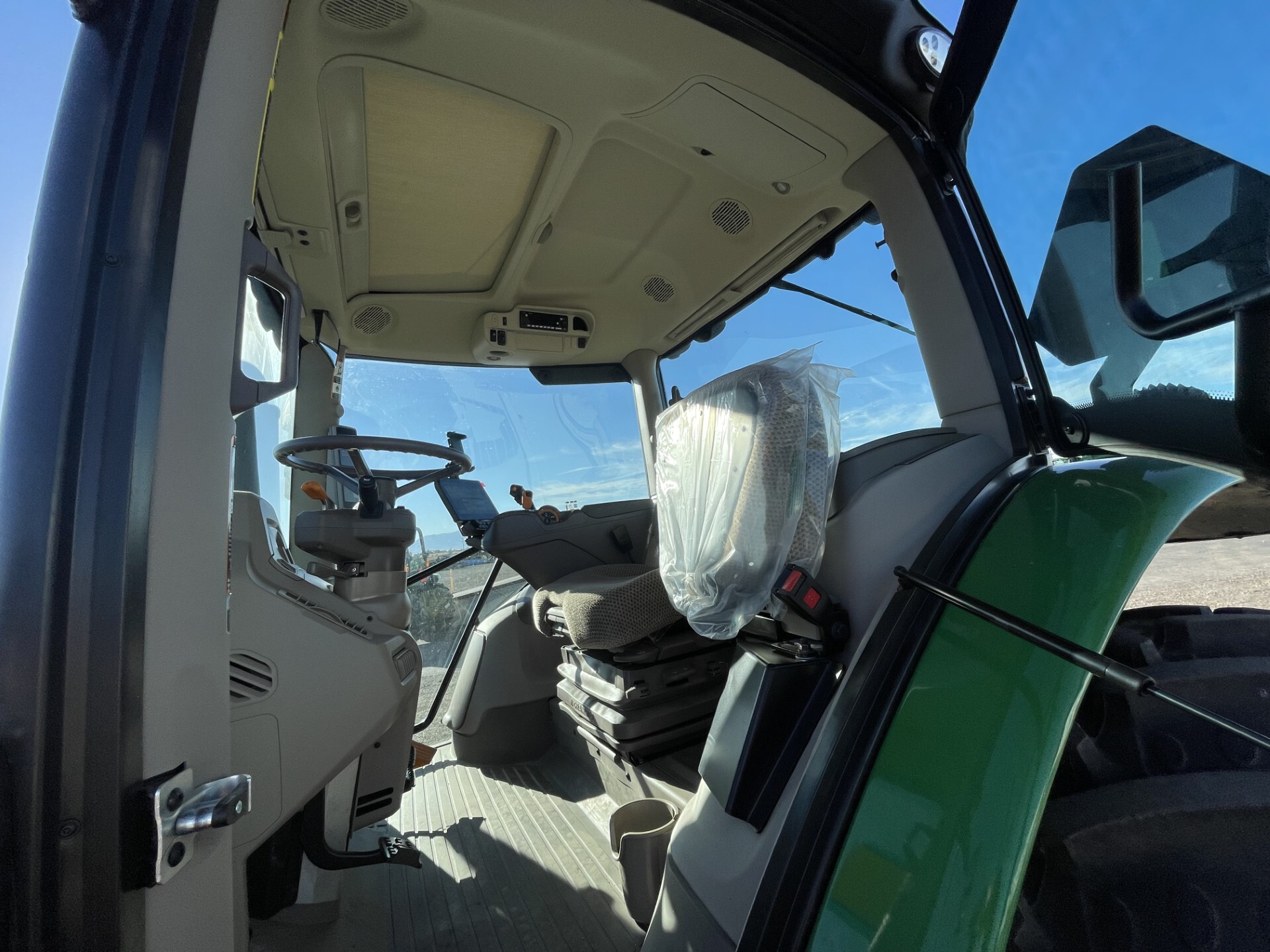 2025 John Deere 6R 120 Image 18