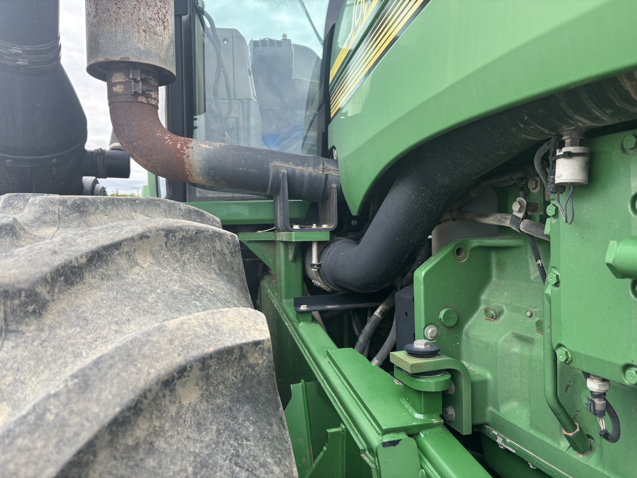 2004 John Deere 9220 Image 2