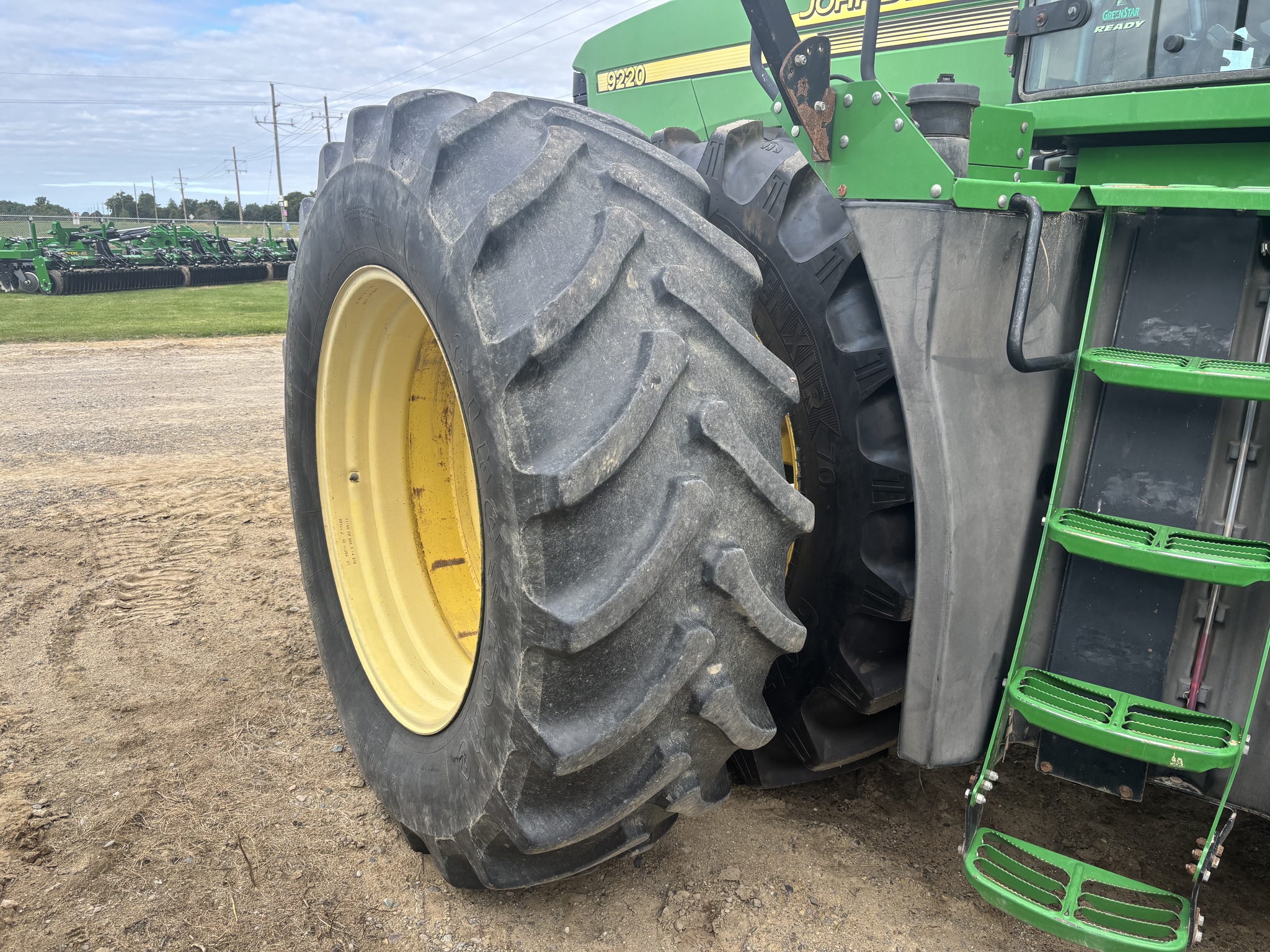 2004 John Deere 9220 Image 11