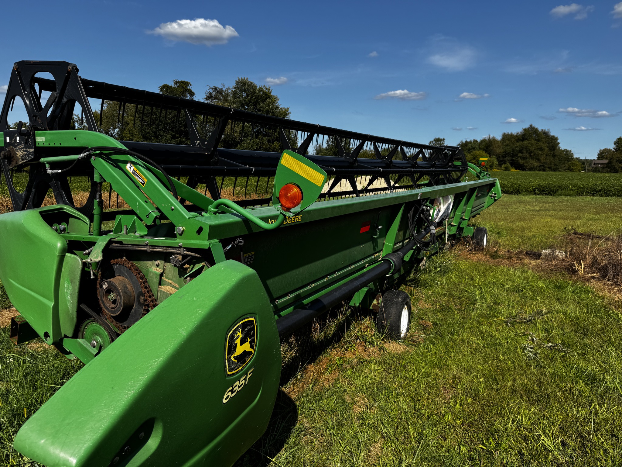 2011 John Deere 635F Image 4