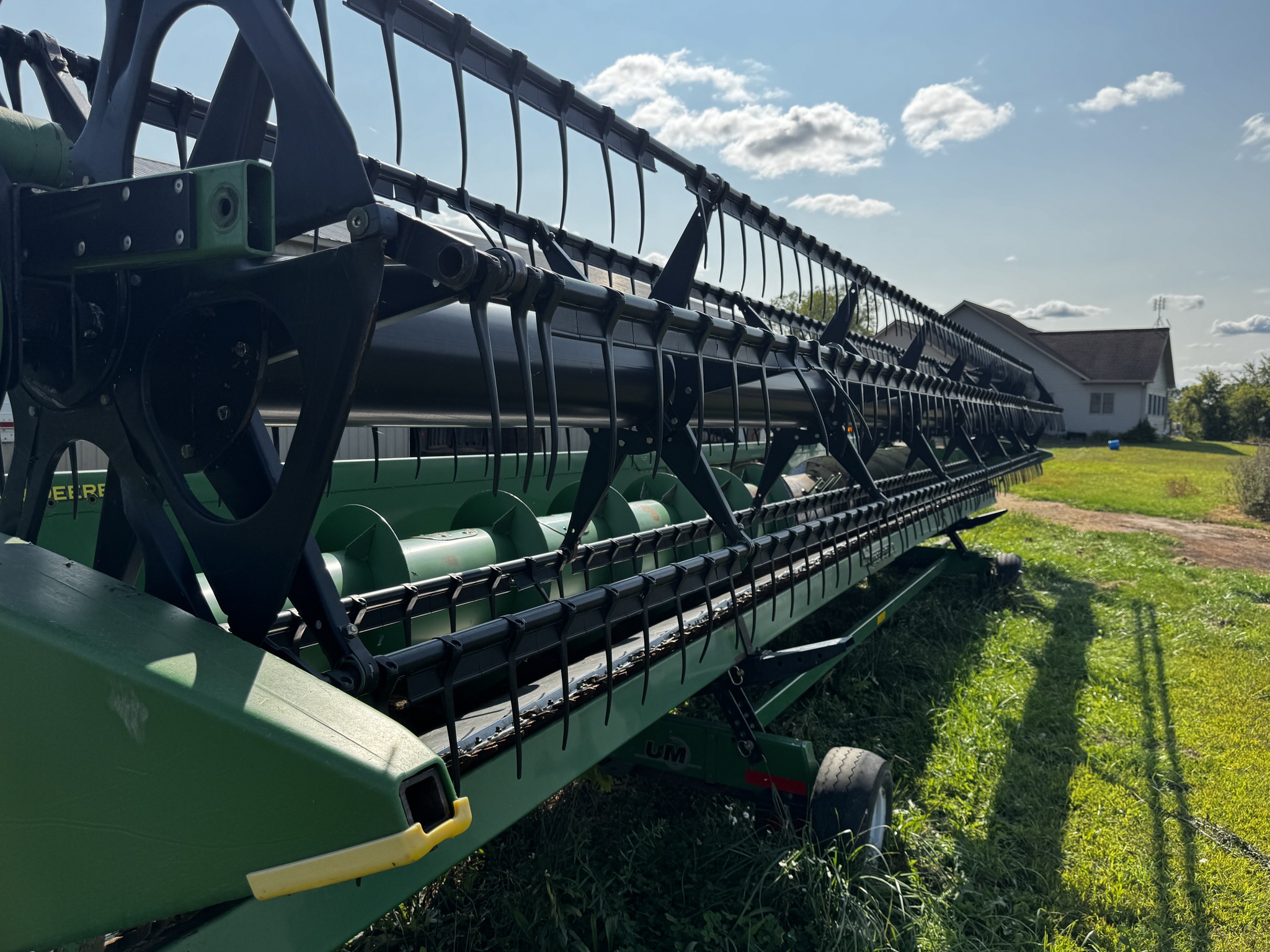 2011 John Deere 635F Image 2