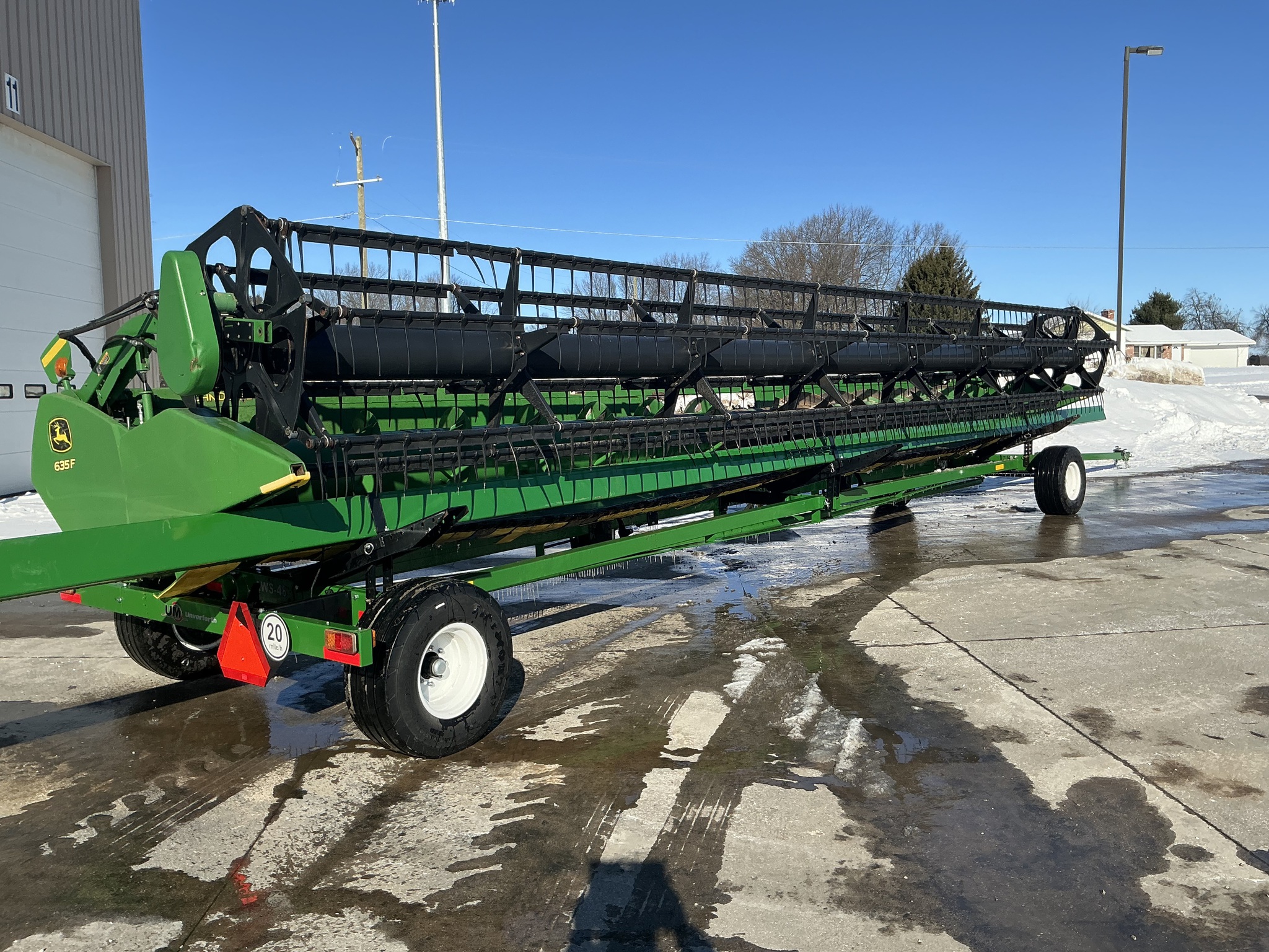 2011 John Deere 635F Image 6