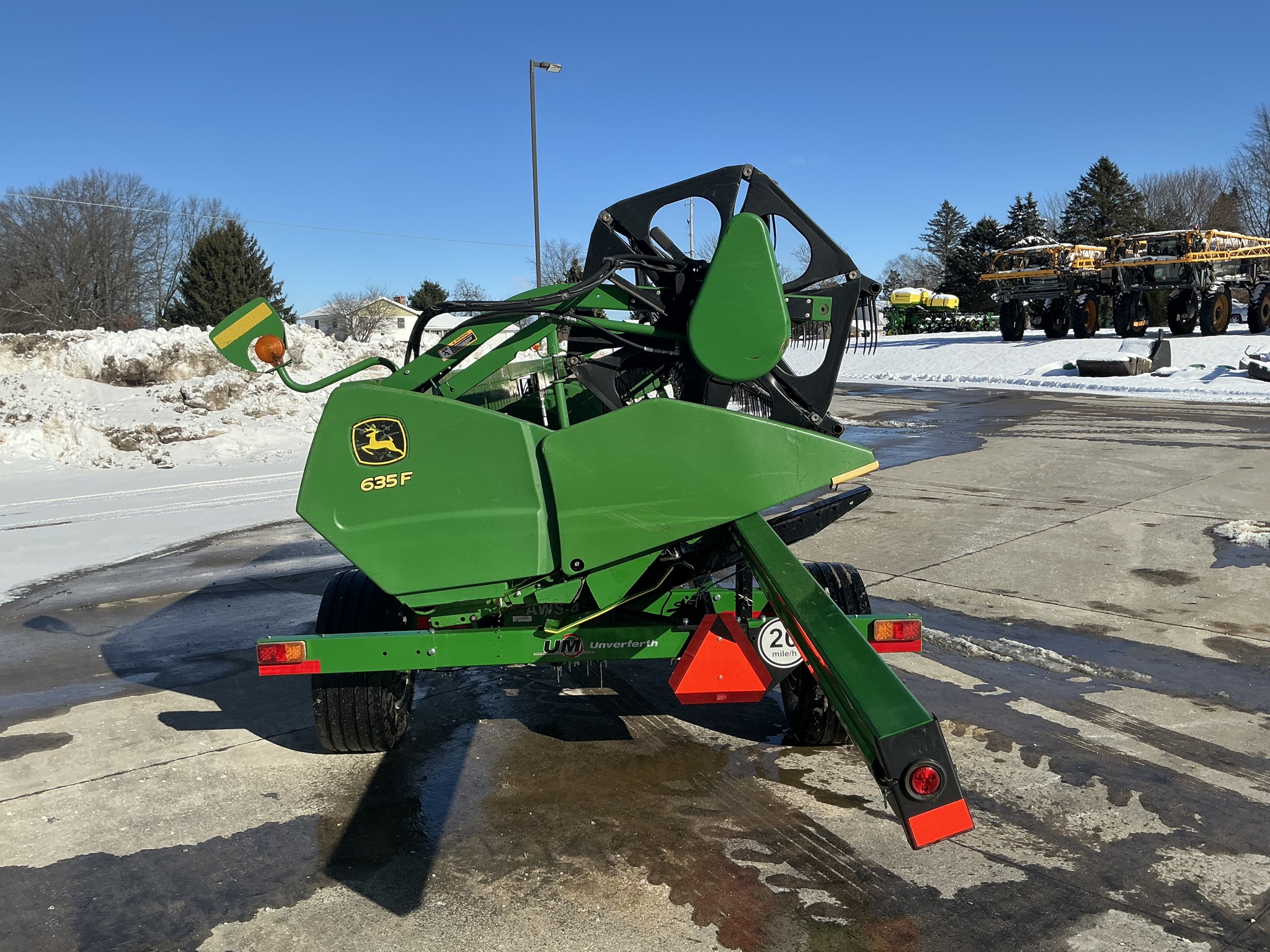 2011 John Deere 635F Image 2