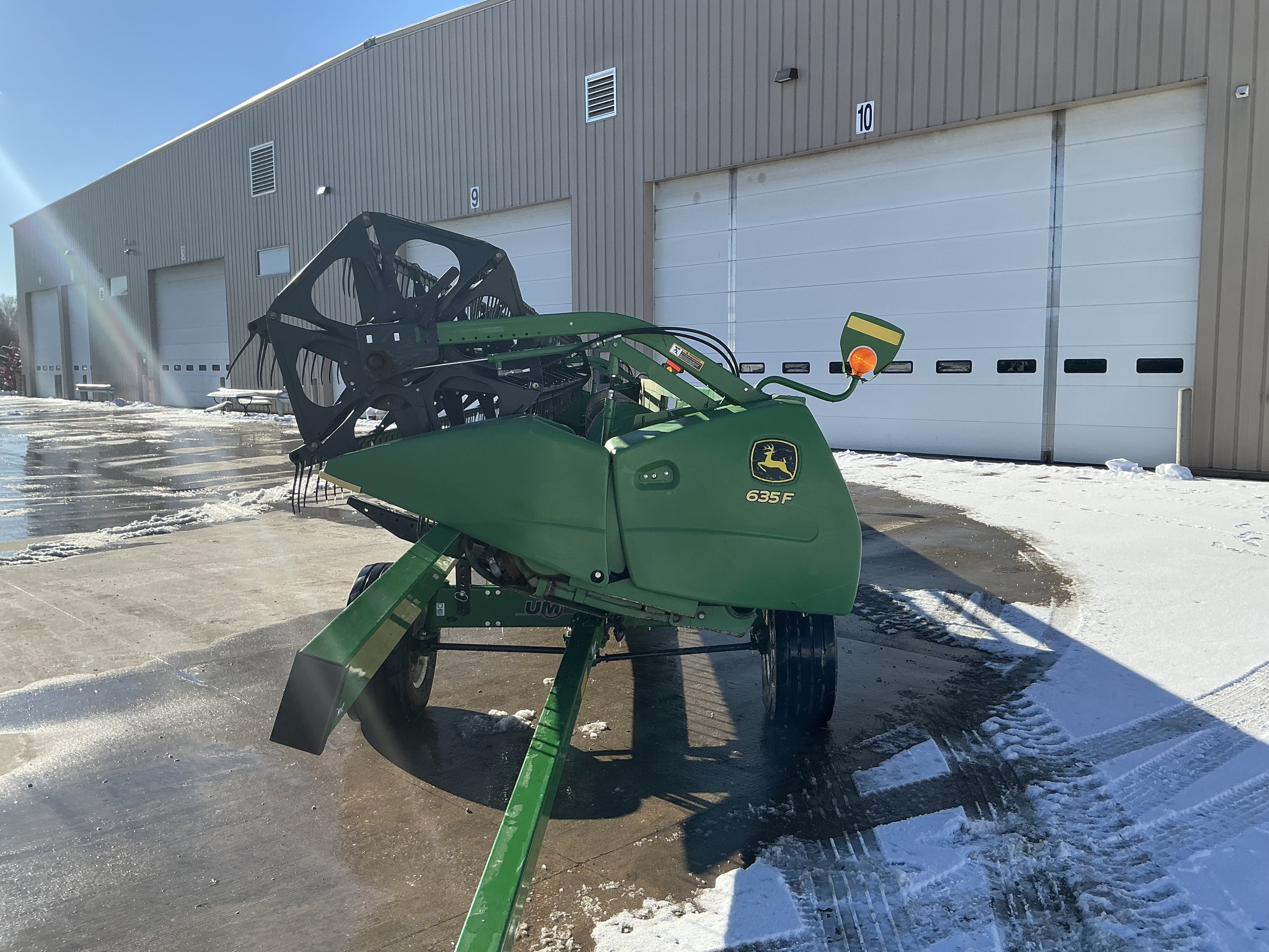 2011 John Deere 635F Image 3