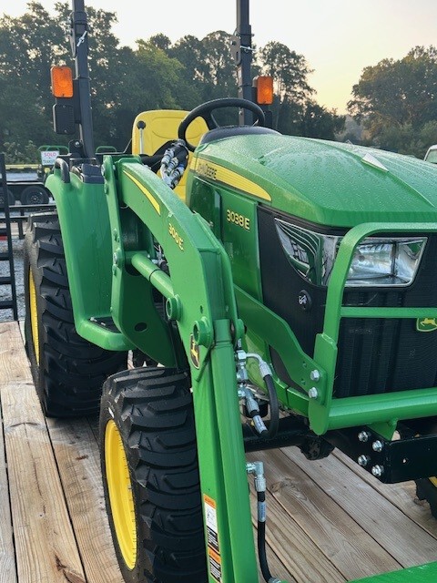 2025 John Deere 3038E, 20' Linx Trailer, RB2072 Rear Blade Image 2