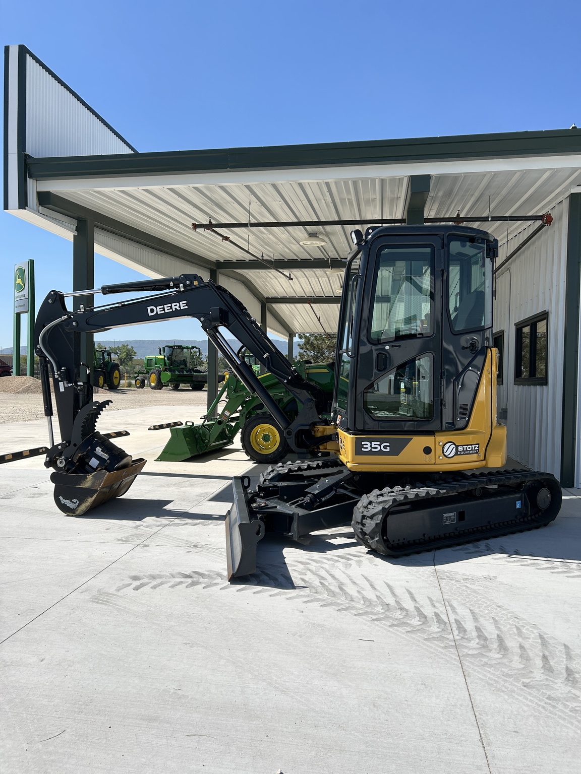 2023 John Deere 35G Image 15