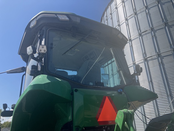 Photo of 2021 John Deere 8RX 410