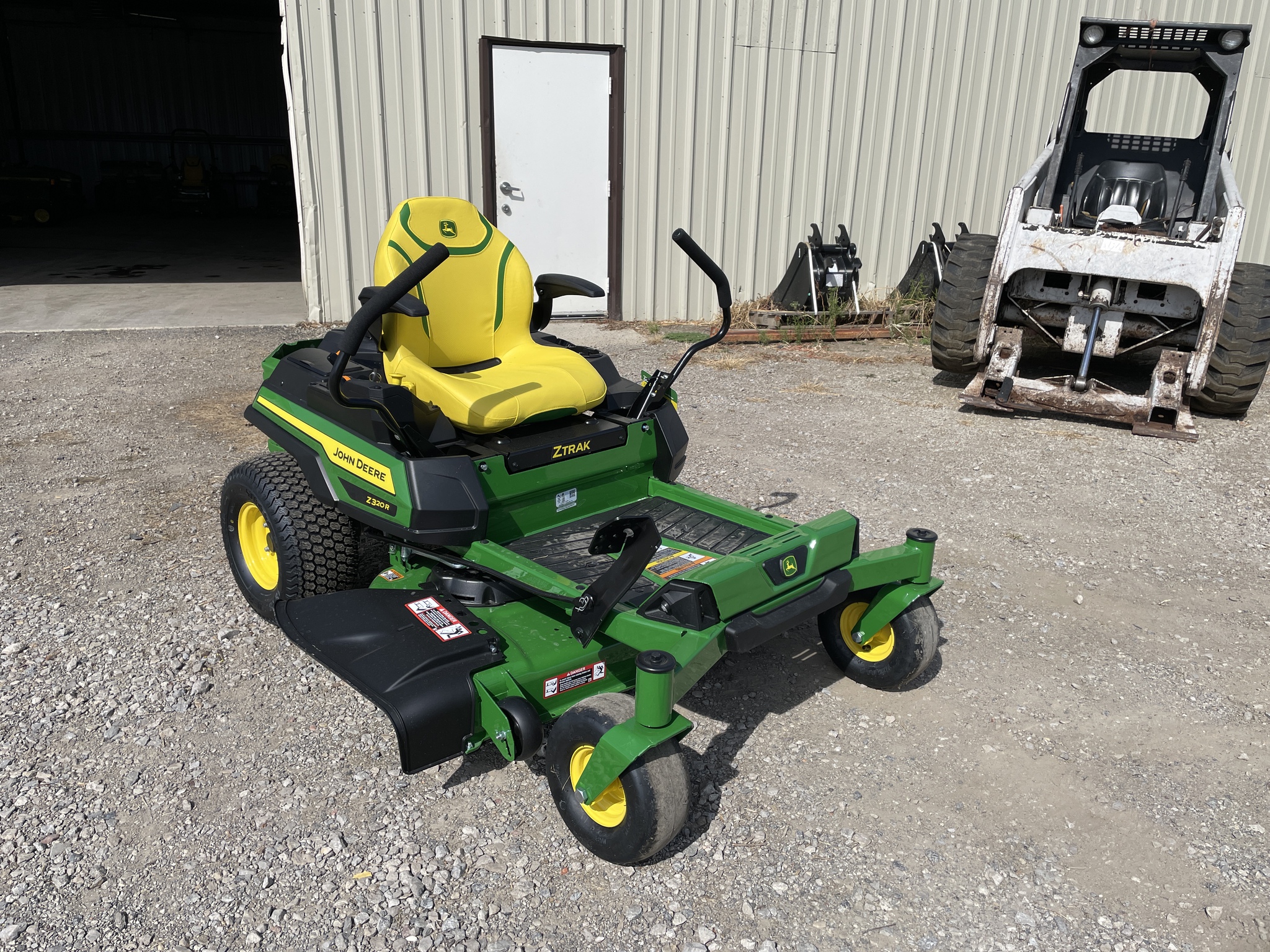 2025 John Deere Z320R Image 1