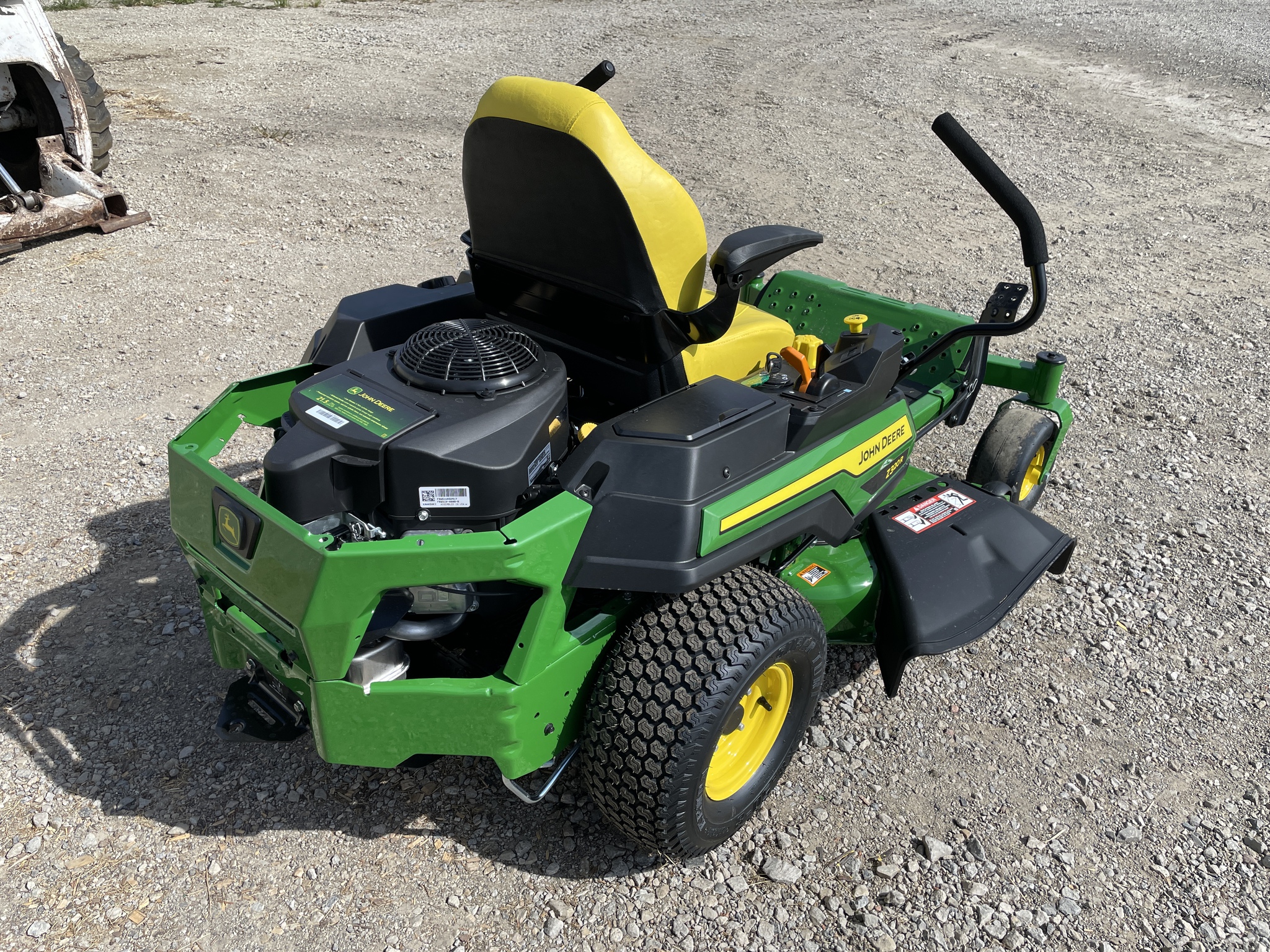 2025 John Deere Z320R Image 4