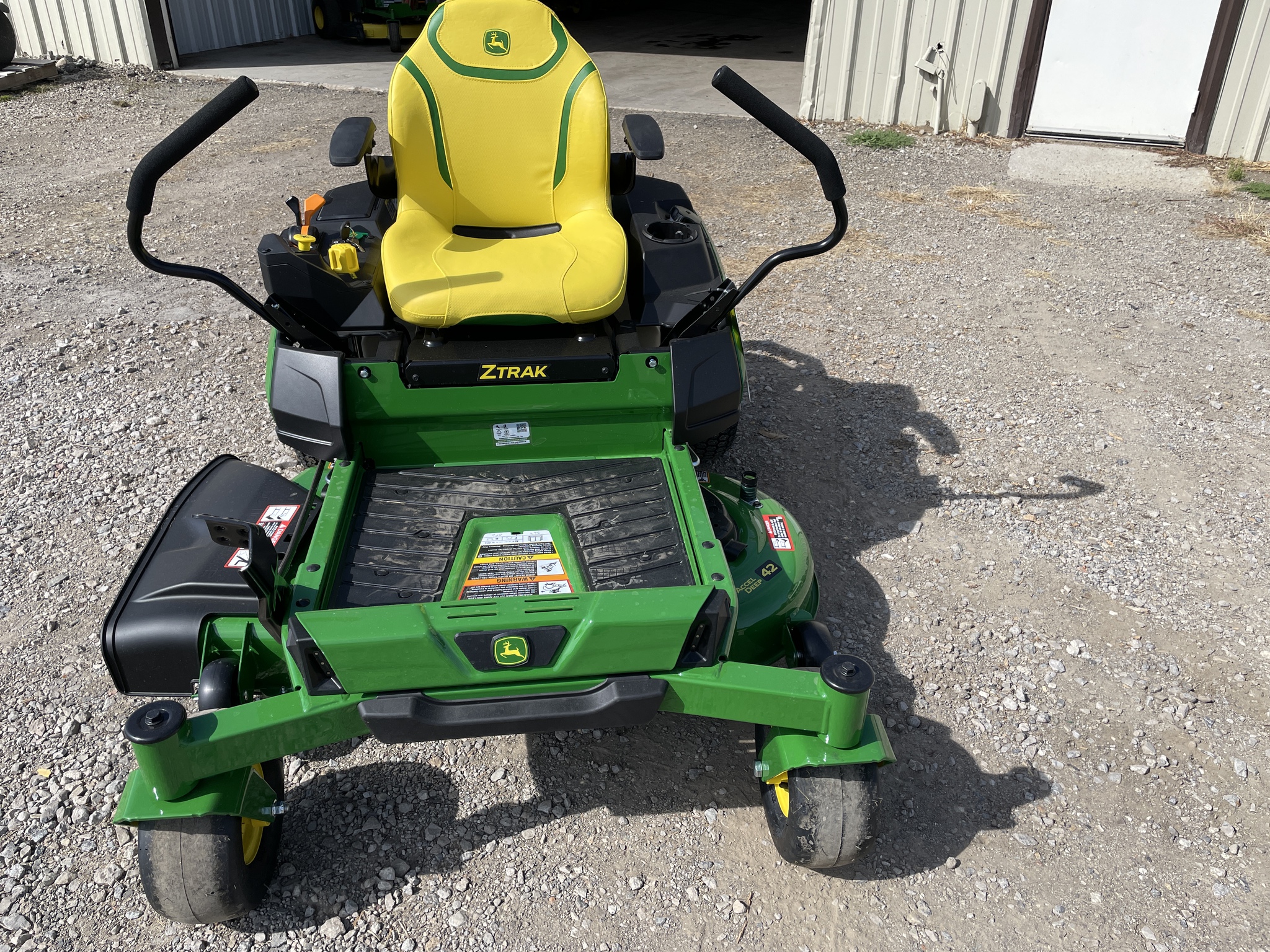 2025 John Deere Z320R Image 5