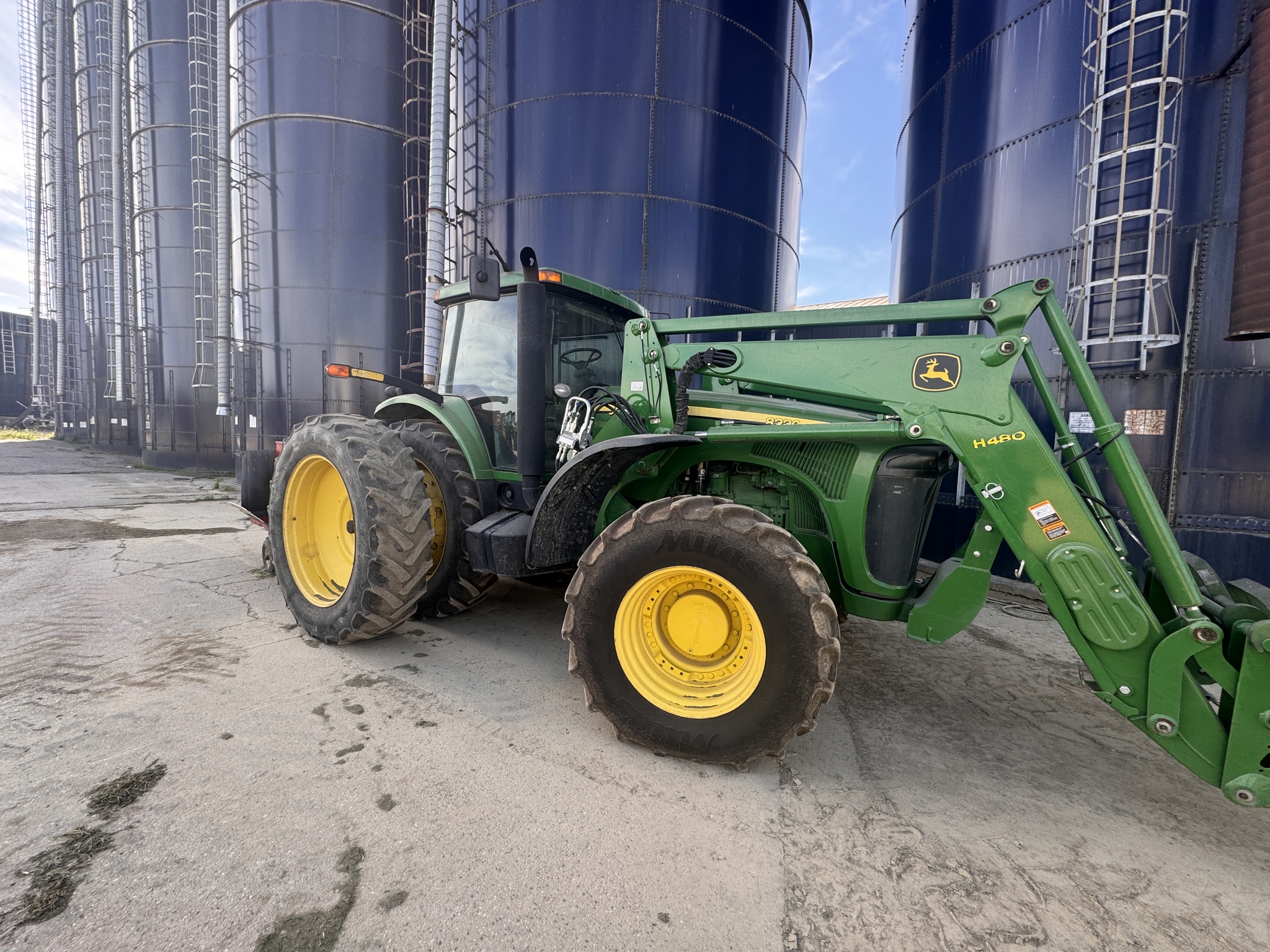 2004 John Deere 8220 Image 1