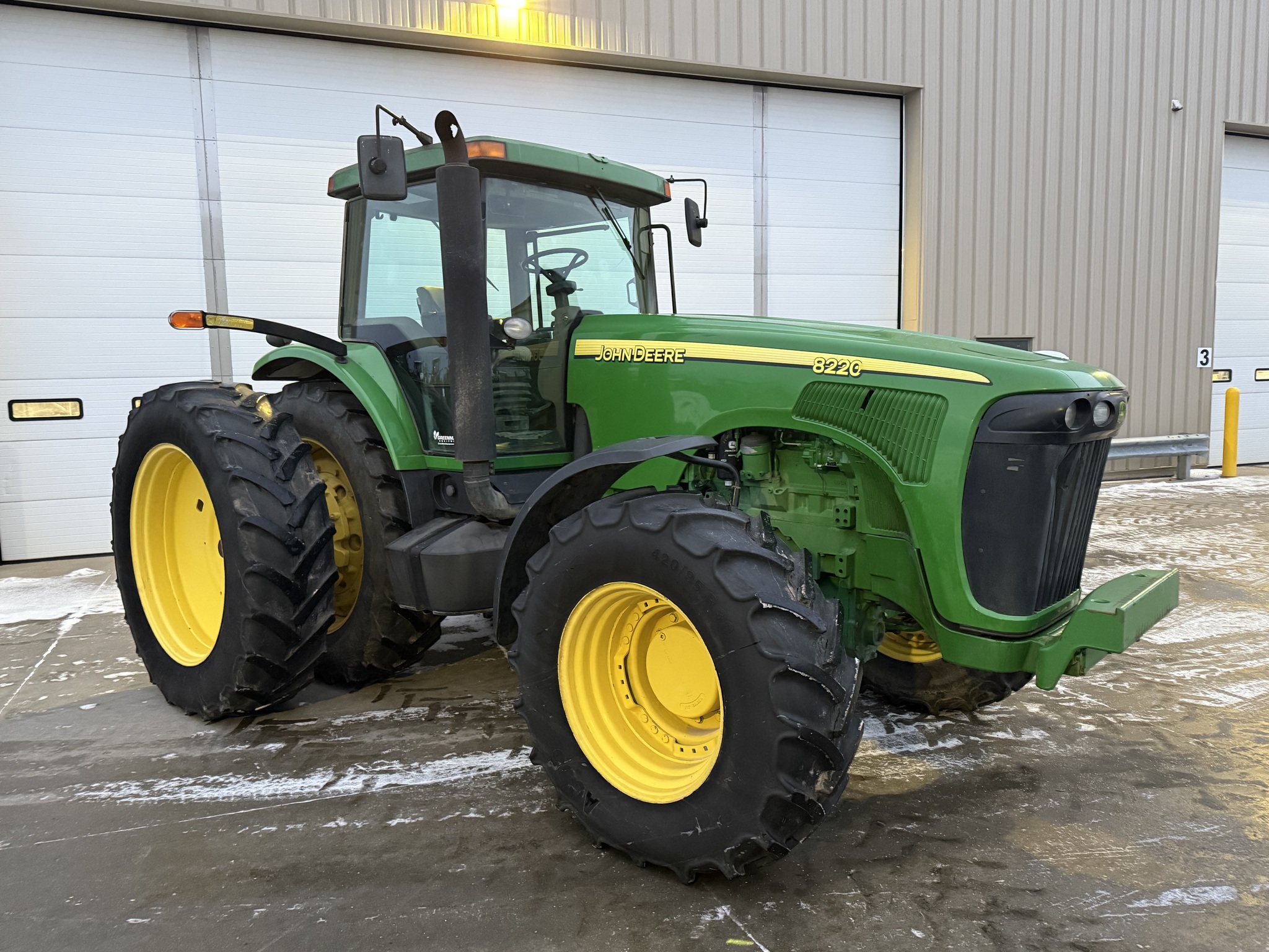 2004 John Deere 8220 Image 1