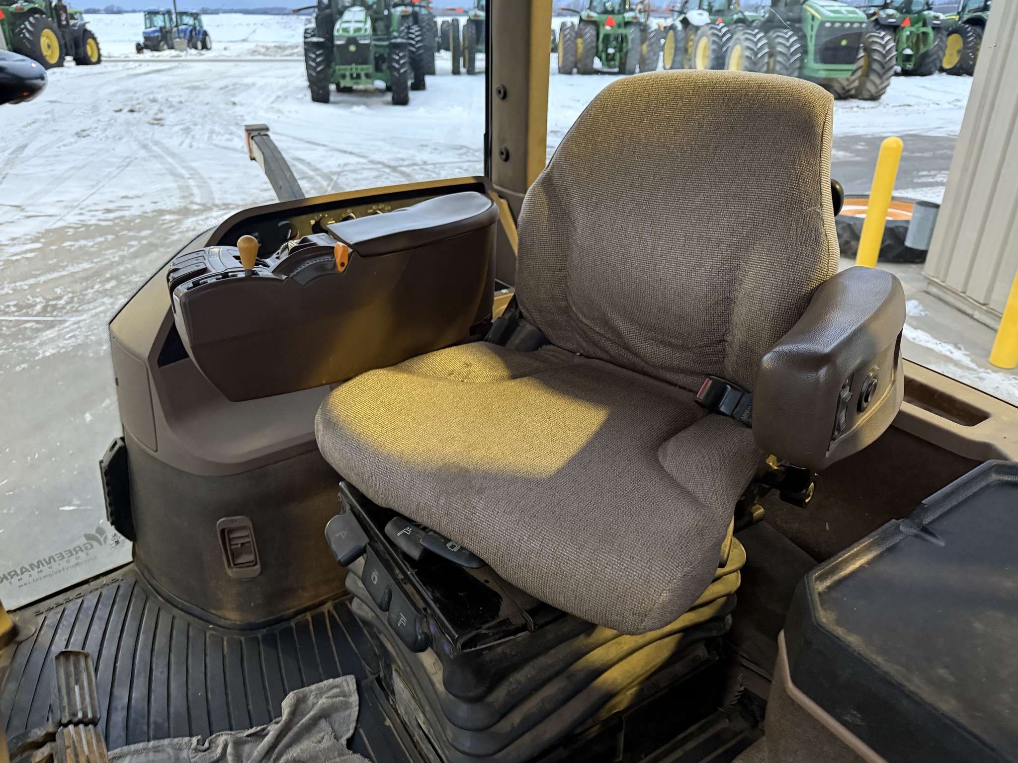 2004 John Deere 8220 Image 9