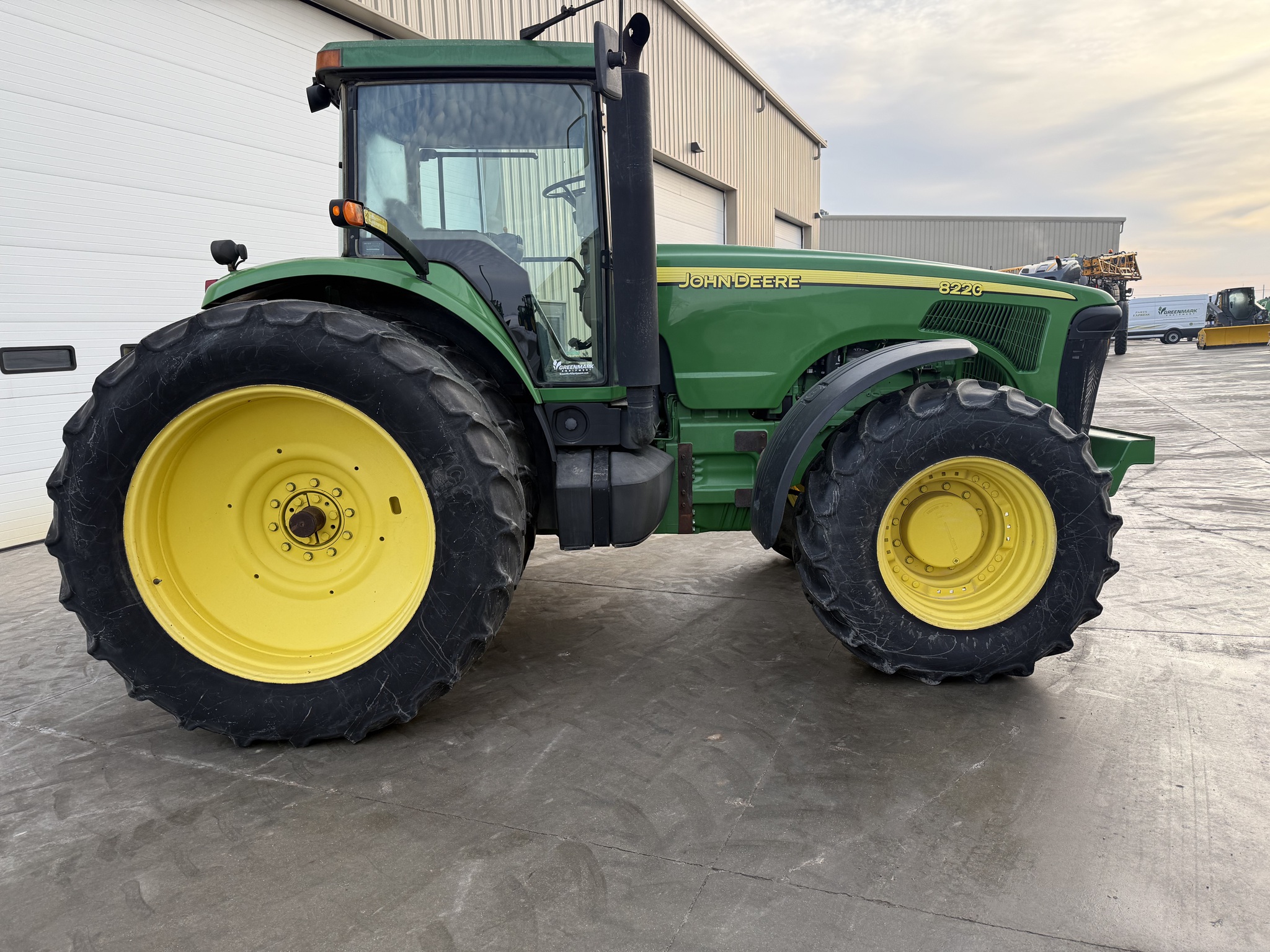 2004 John Deere 8220 Image 2
