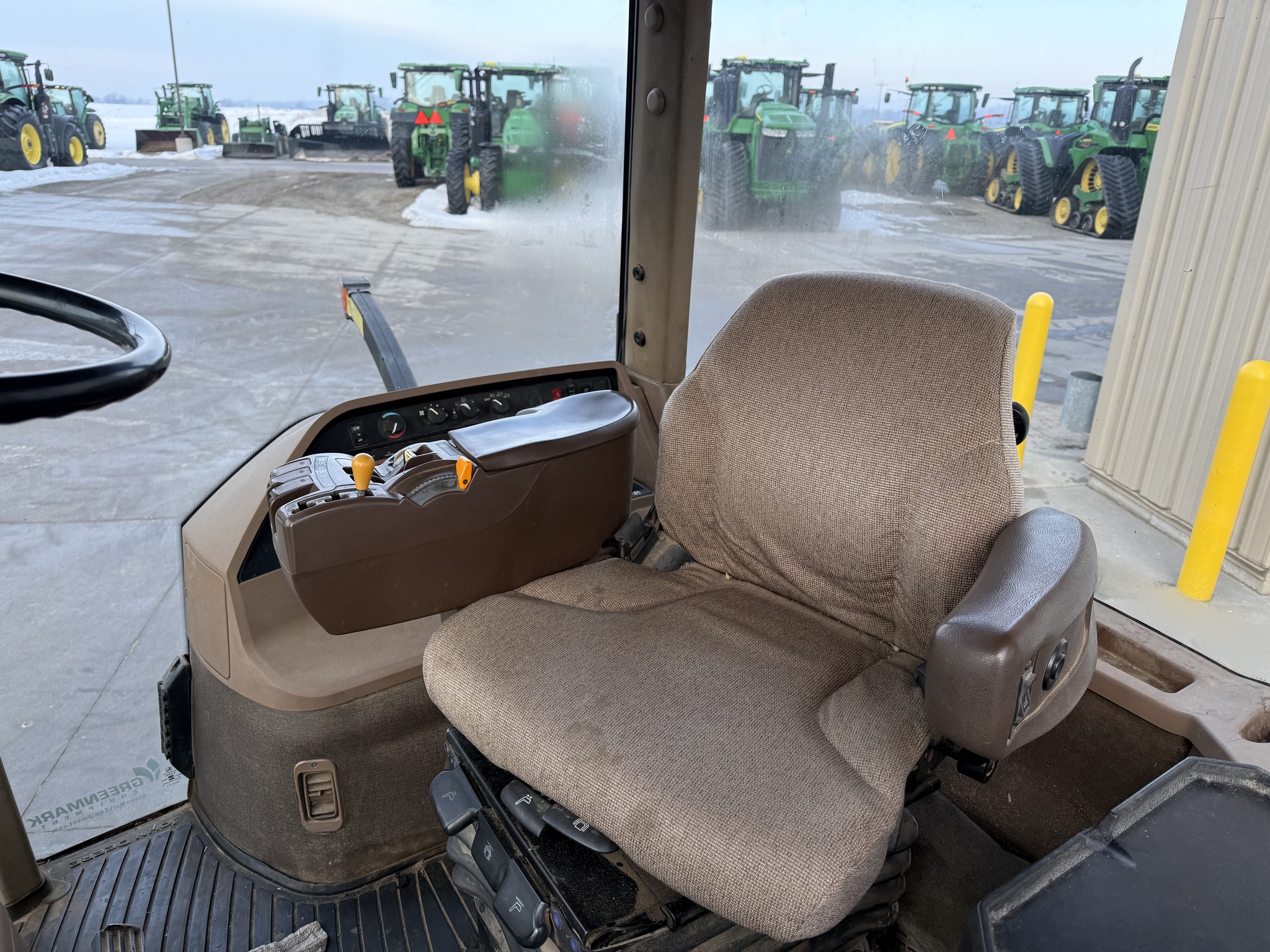 2004 John Deere 8220 Image 9