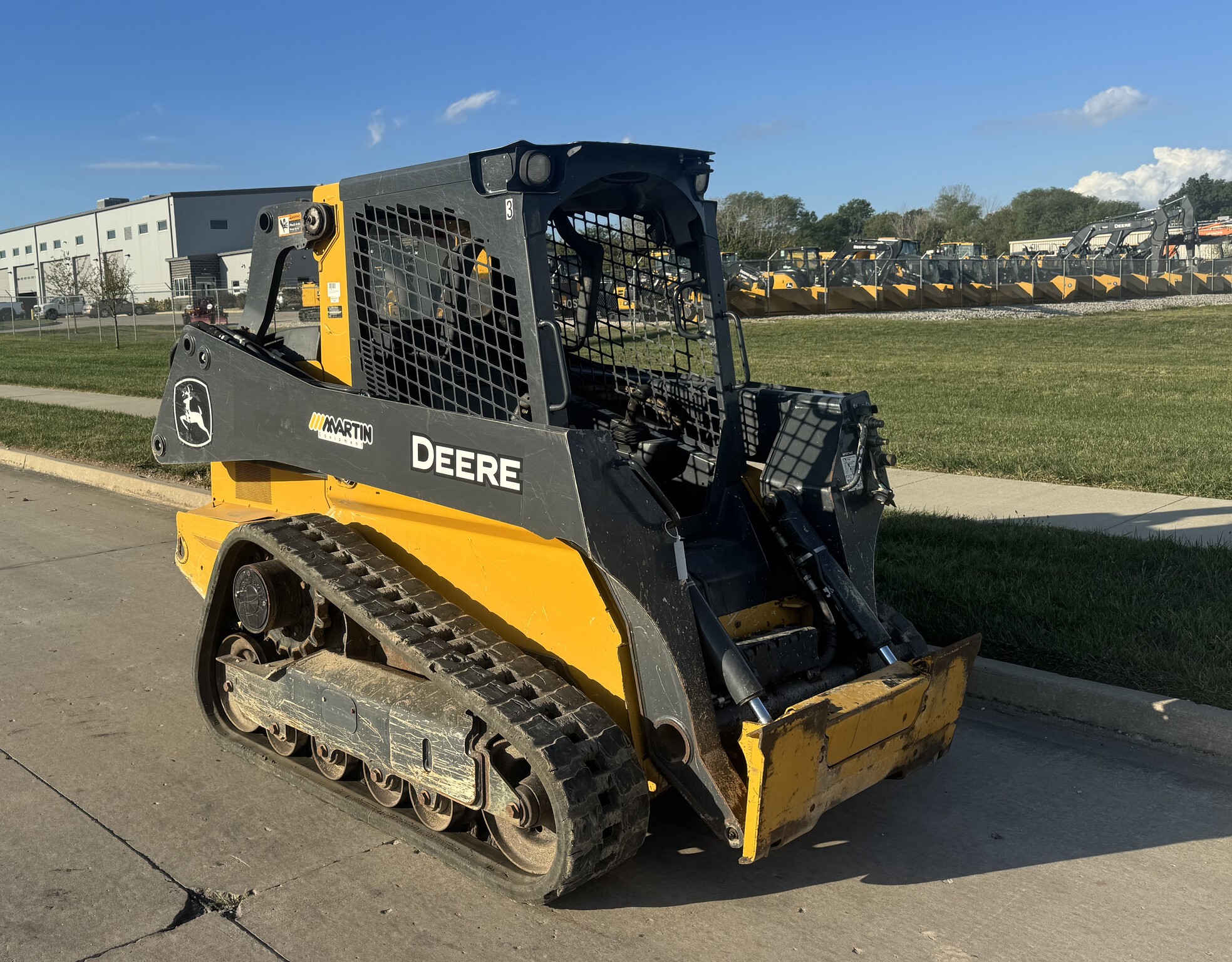 2021 John Deere 325G Image 5
