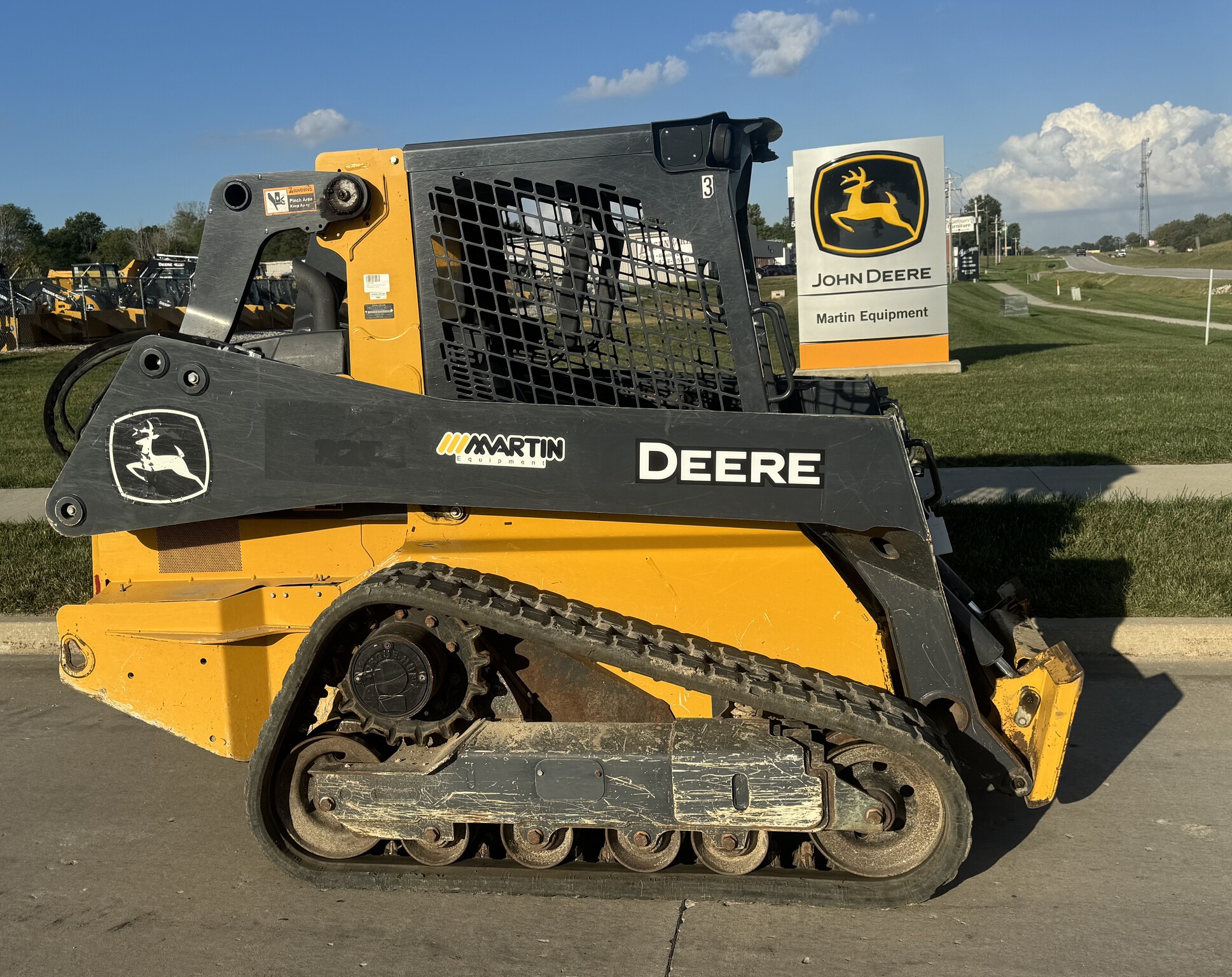 2021 John Deere 325G Image 1