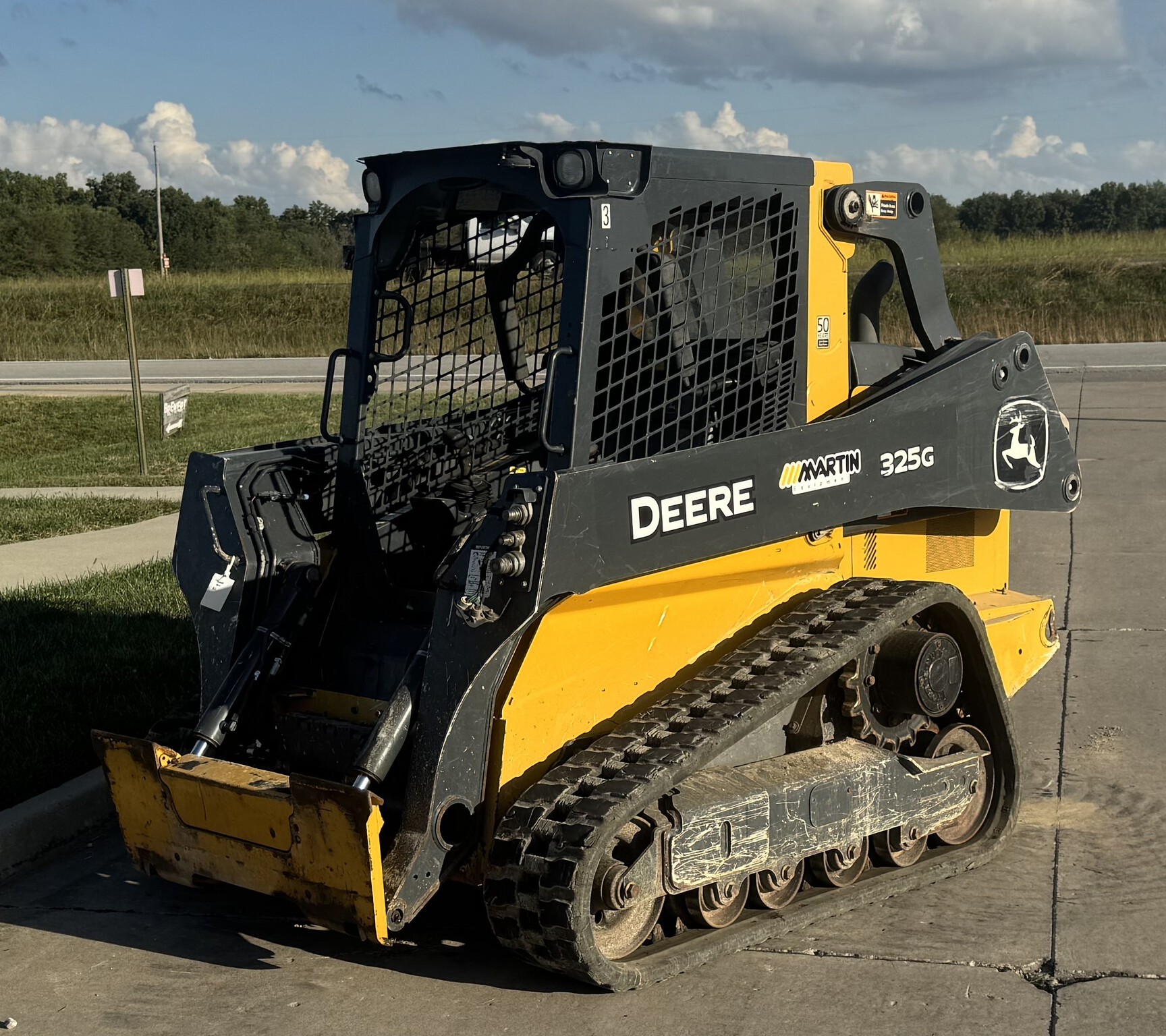 2021 John Deere 325G Image 6