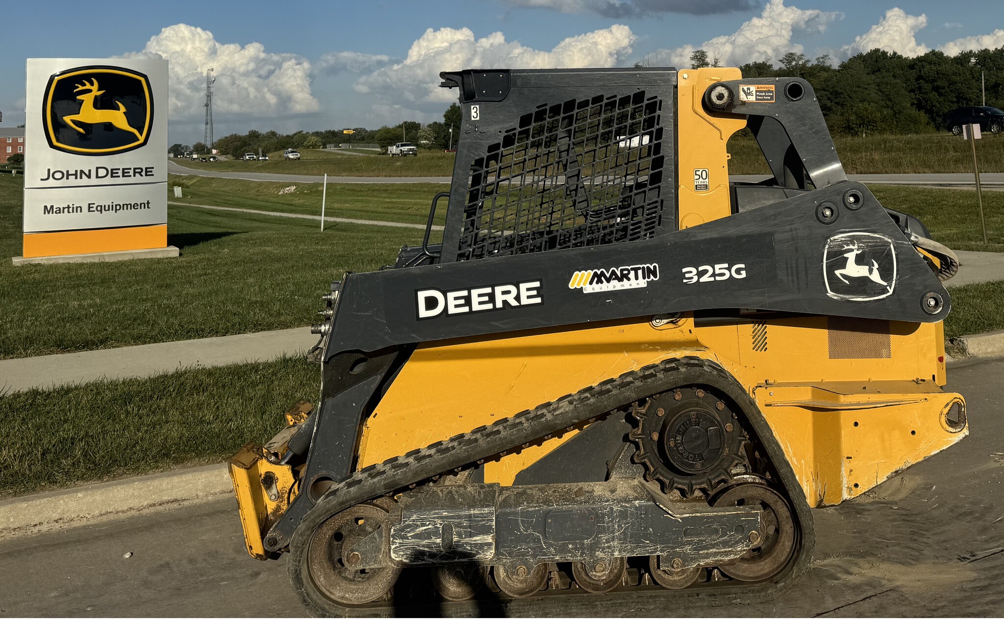 2021 John Deere 325G Image 2