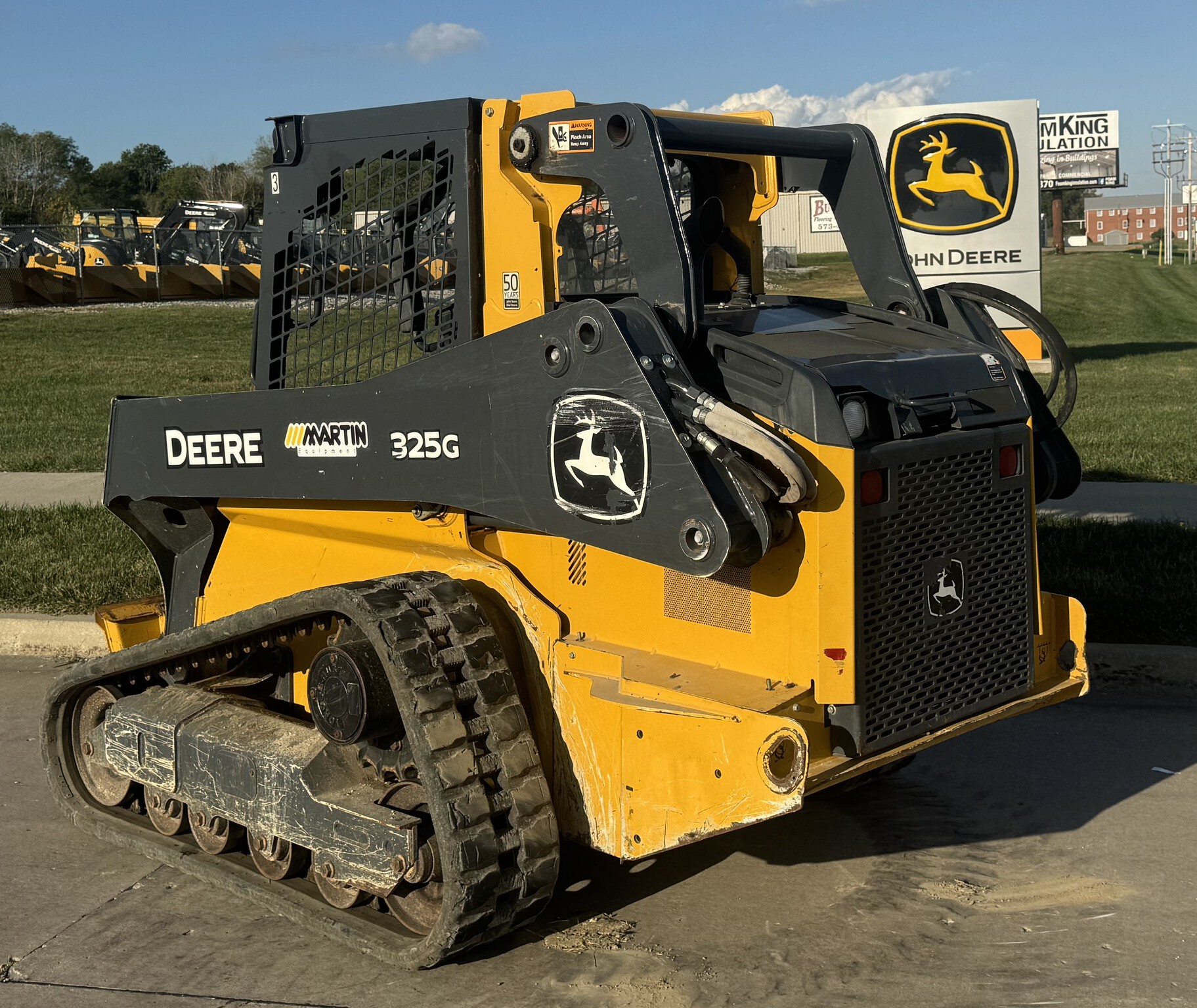 2021 John Deere 325G Image 4