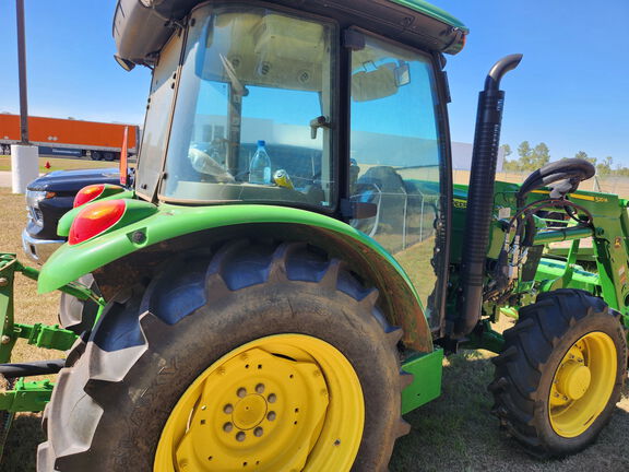 2022 John Deere 5065E Photo 3