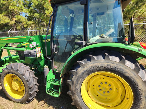 2022 John Deere 5065E Photo 2