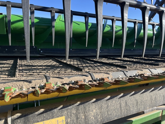 Used 2025 John Deere HDR 50 Combine Platforms at Horizon Ag & Turf in High Prairie, AB - Photo7