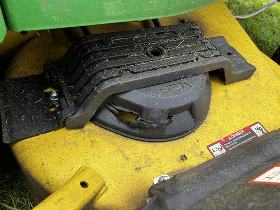 2022 John Deere X734 - Photo11