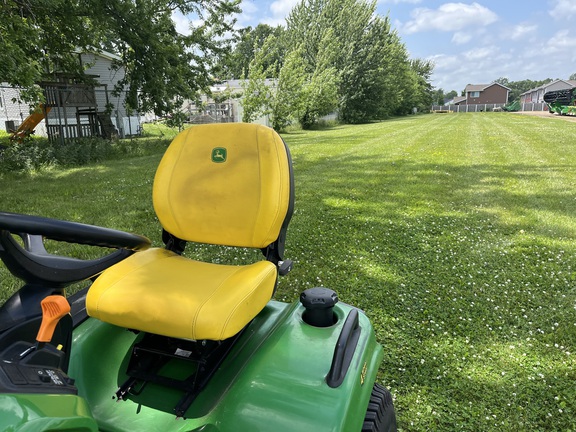 2022 John Deere X734 - Photo19