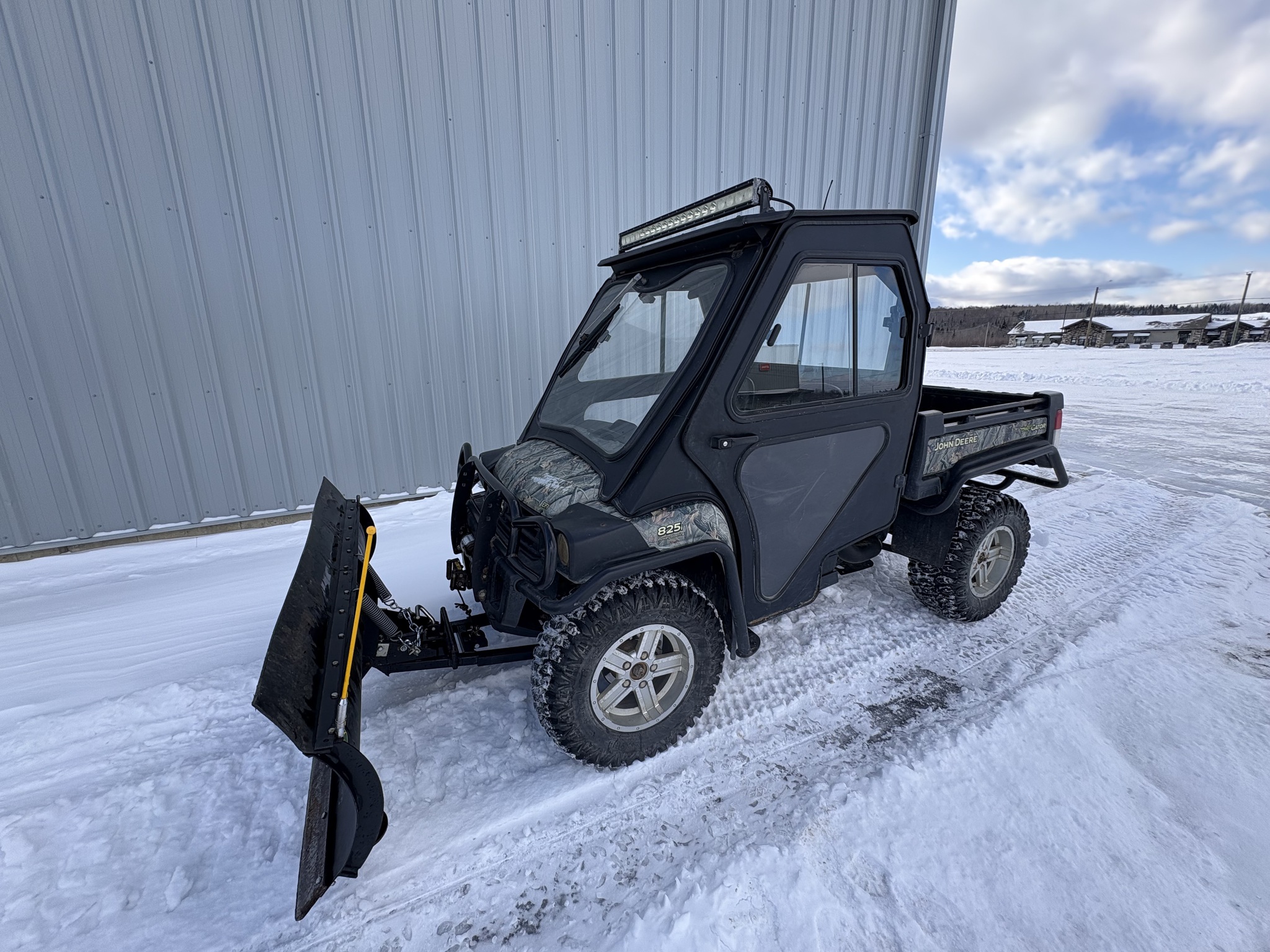 2012 John Deere XUV 825i Image 2