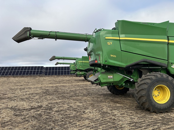 Used 2025 John Deere S7 900 Combines at Horizon Ag & Turf in Lloydminster, AB - Photo4