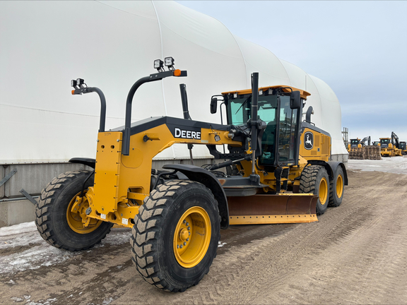 Photo of a 2020 John Deere 870G