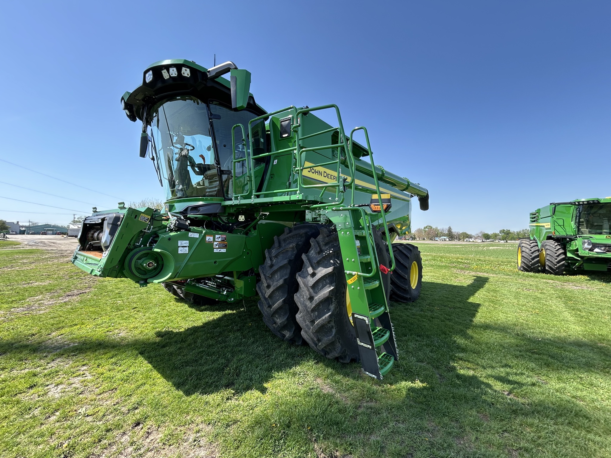  2025 John Deere S7 800 at Heritage Tractor in Galesburg, IL