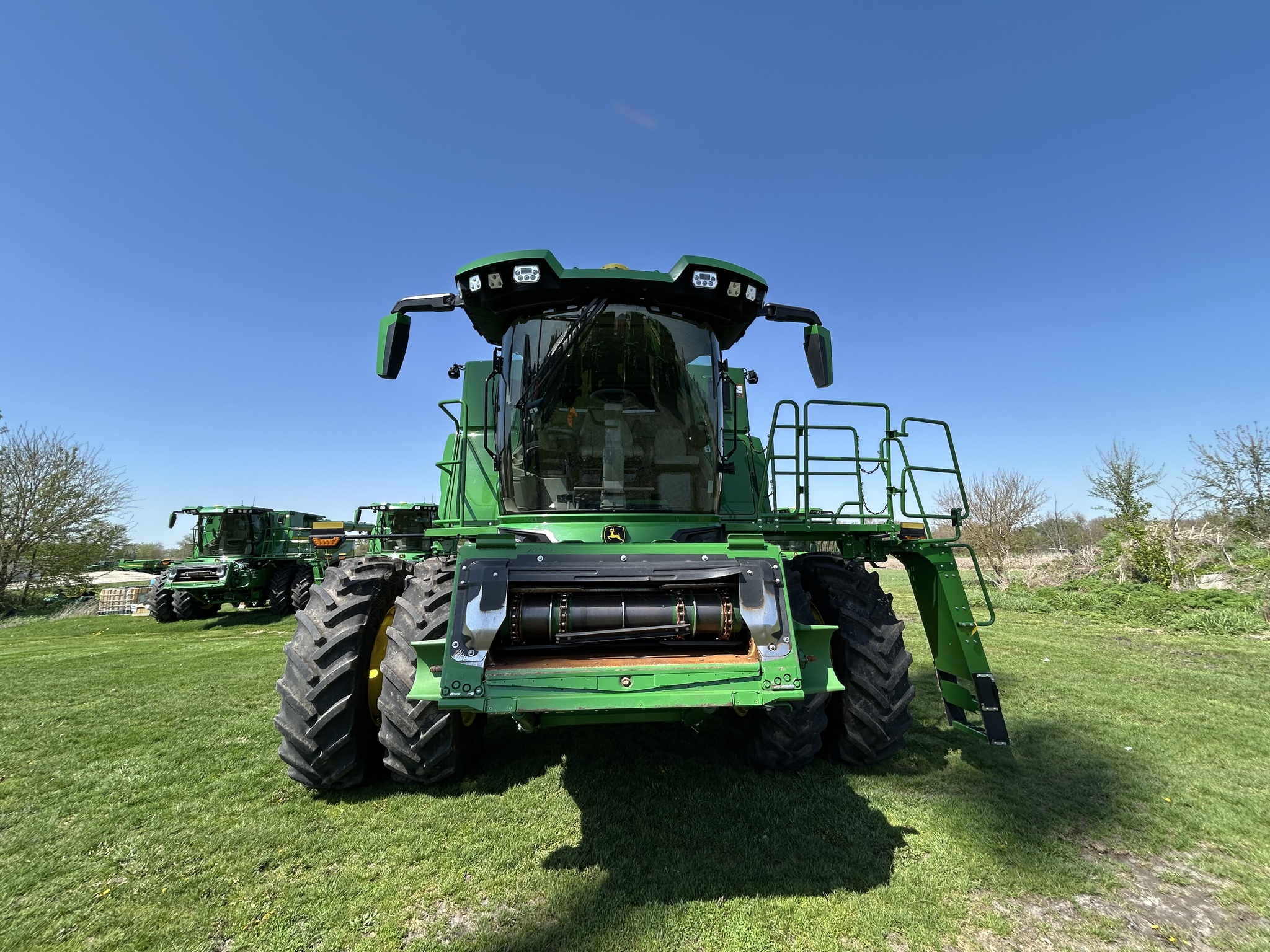  2025 John Deere S7 800 at Heritage Tractor in Galesburg, IL