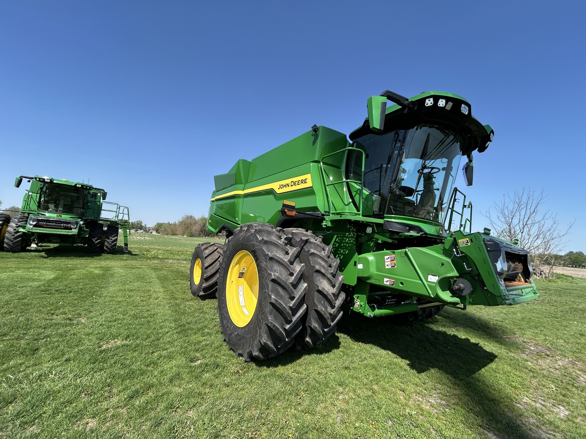  2025 John Deere S7 800 at Heritage Tractor in Galesburg, IL