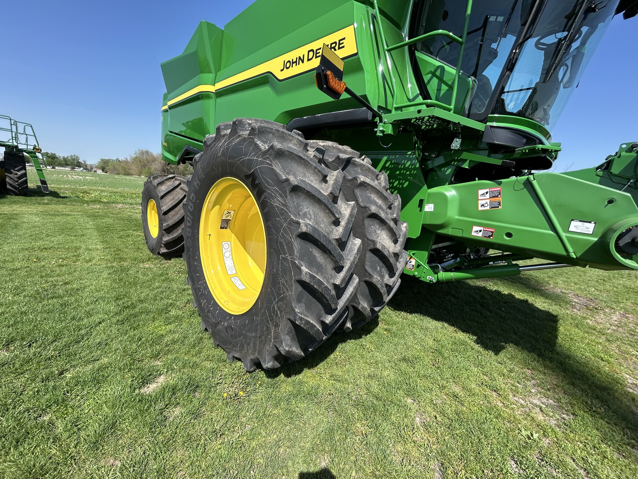  2025 John Deere S7 800 at Heritage Tractor in Galesburg, IL