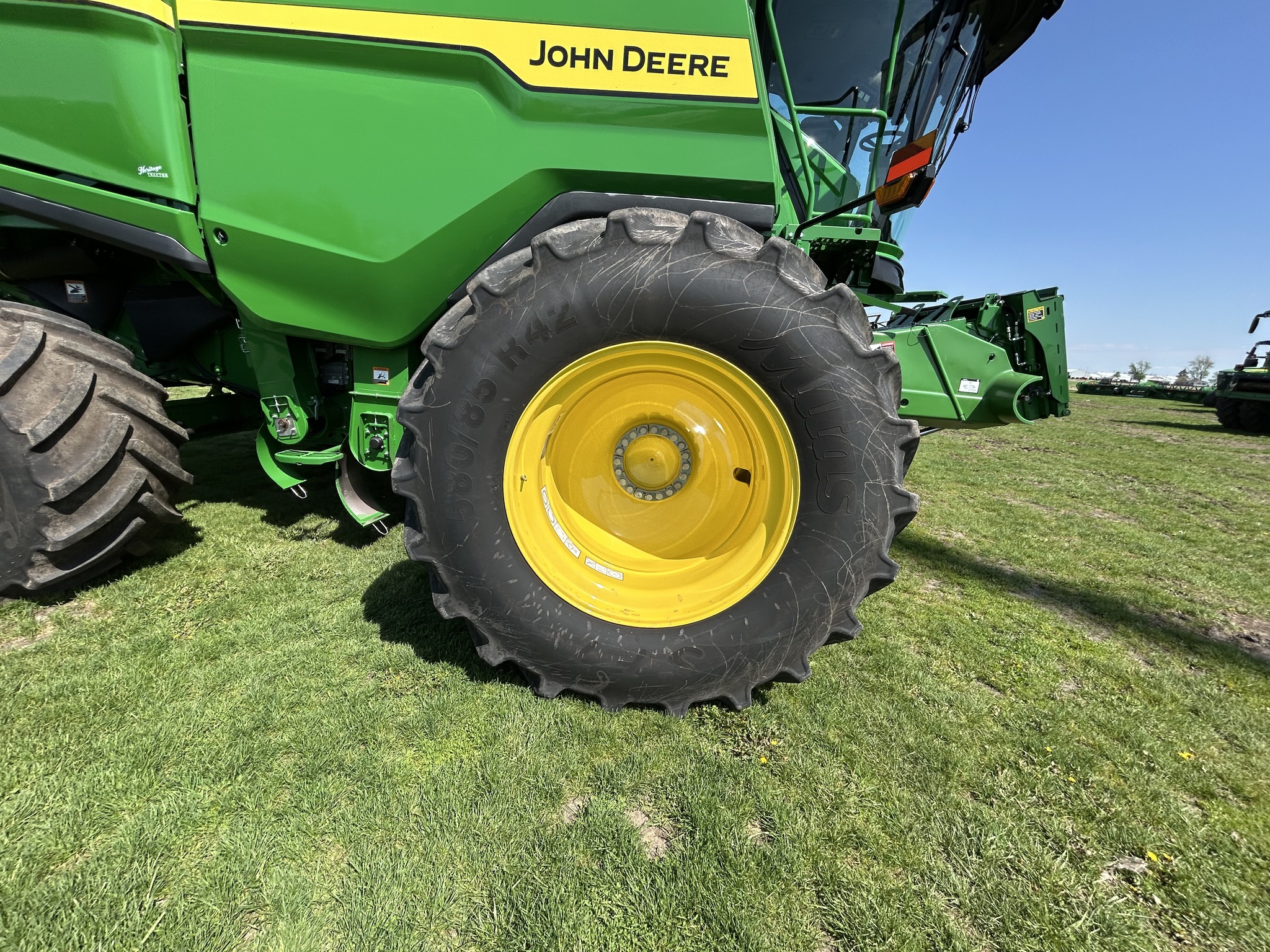  2025 John Deere S7 800 at Heritage Tractor in Galesburg, IL