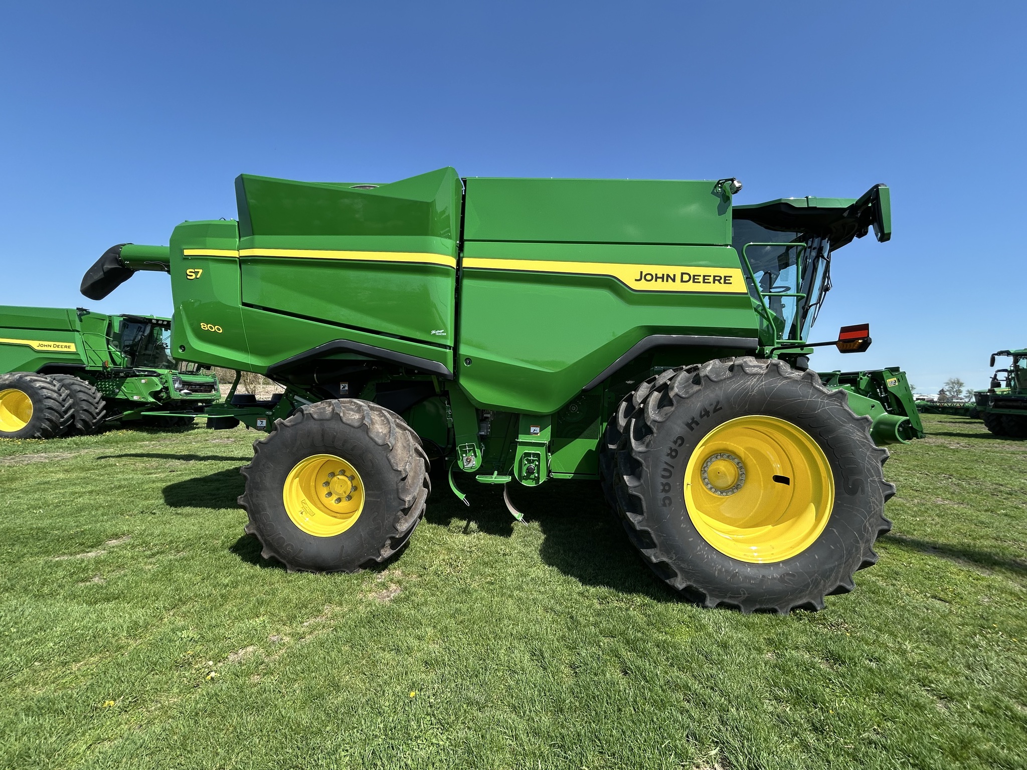  2025 John Deere S7 800 at Heritage Tractor in Galesburg, IL