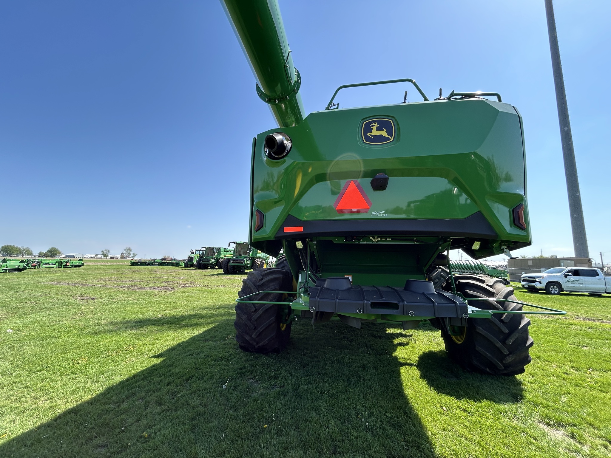  2025 John Deere S7 800 at Heritage Tractor in Galesburg, IL