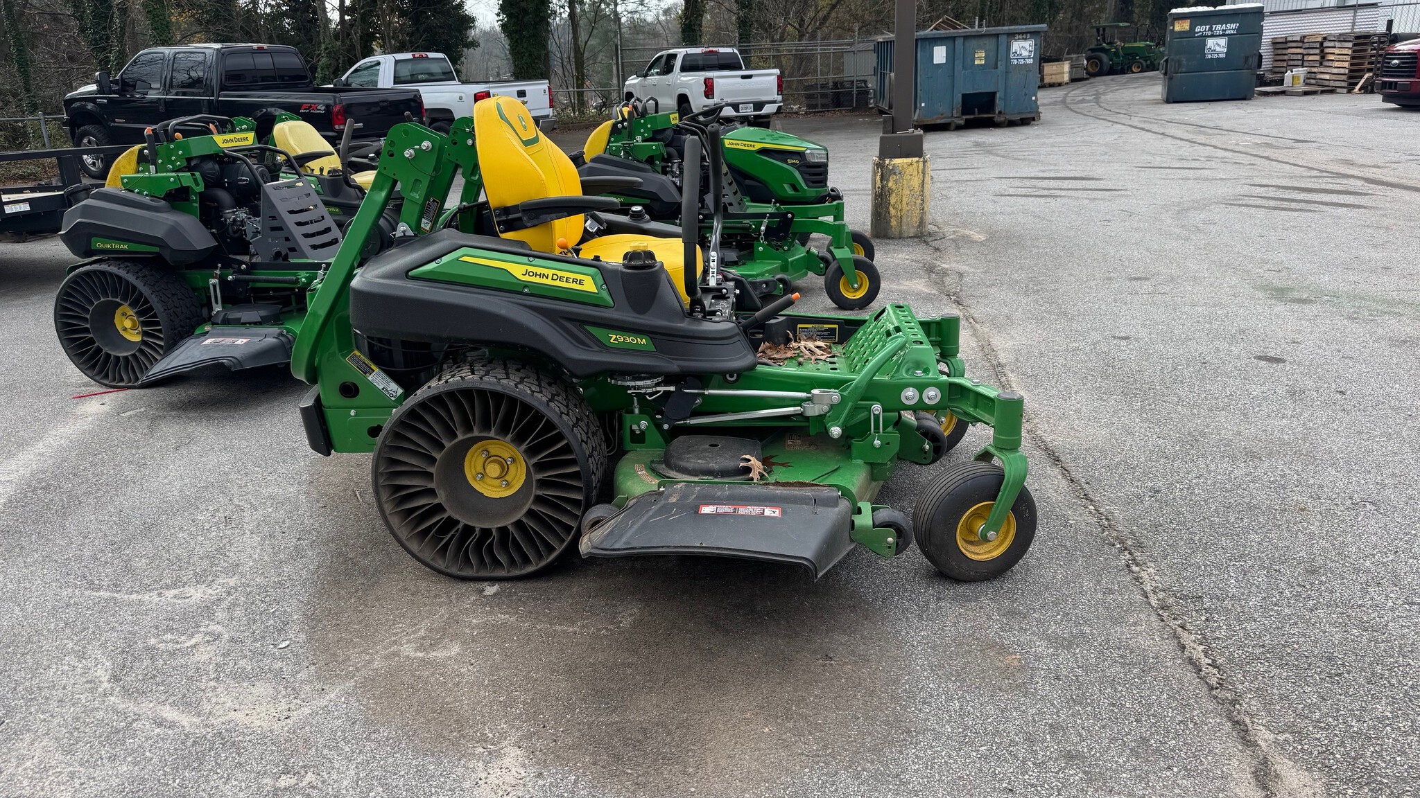 2025 John Deere Z930M Image 3