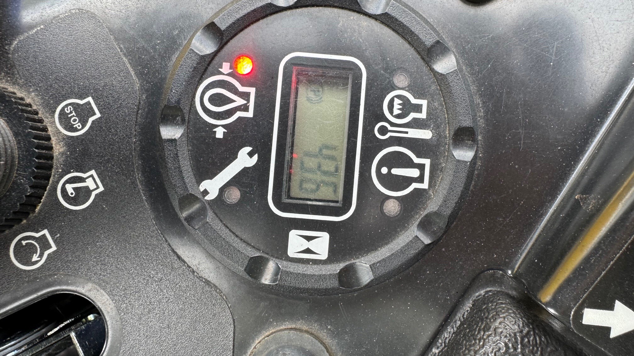 2025 John Deere Z930M Image 5